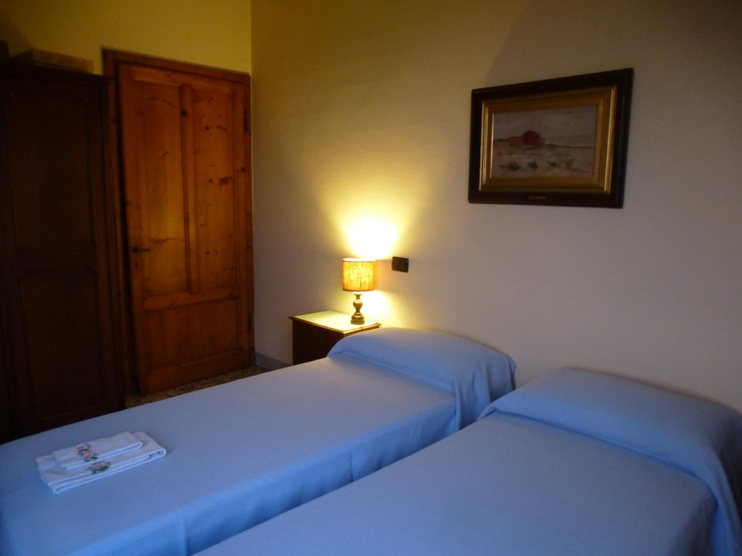 Double or Twin Room - Photo 4