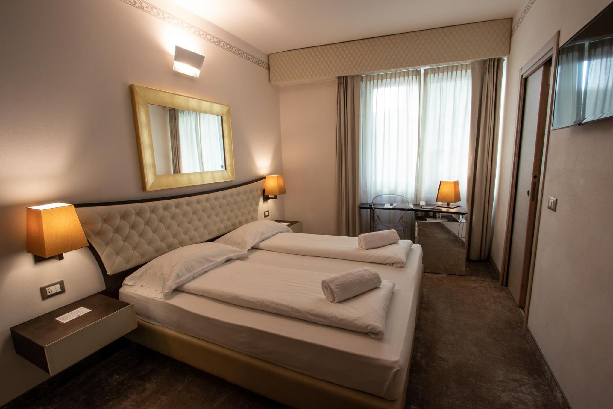 Standard Double Room - Photo 5