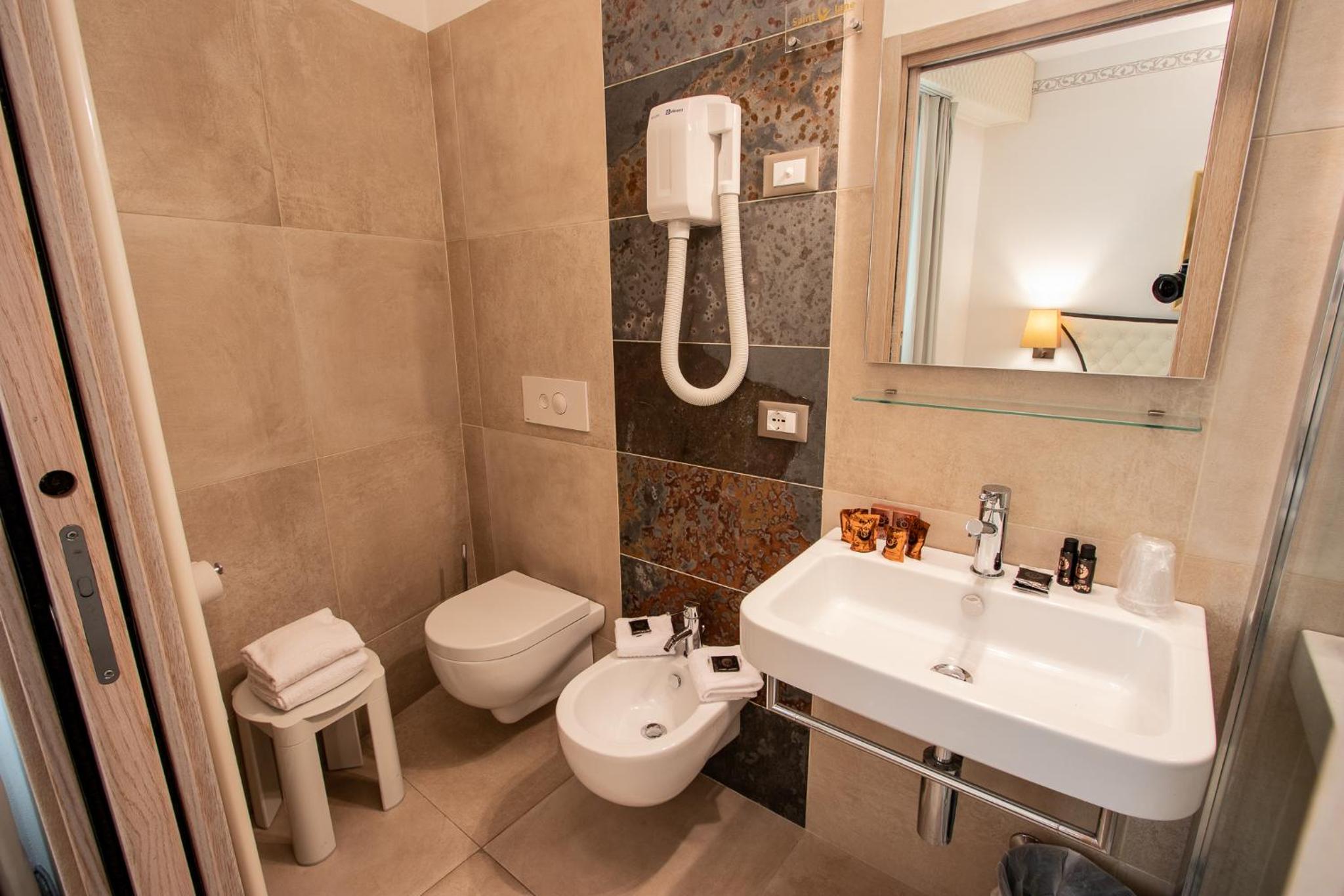 Standard Double Room - Photo 6