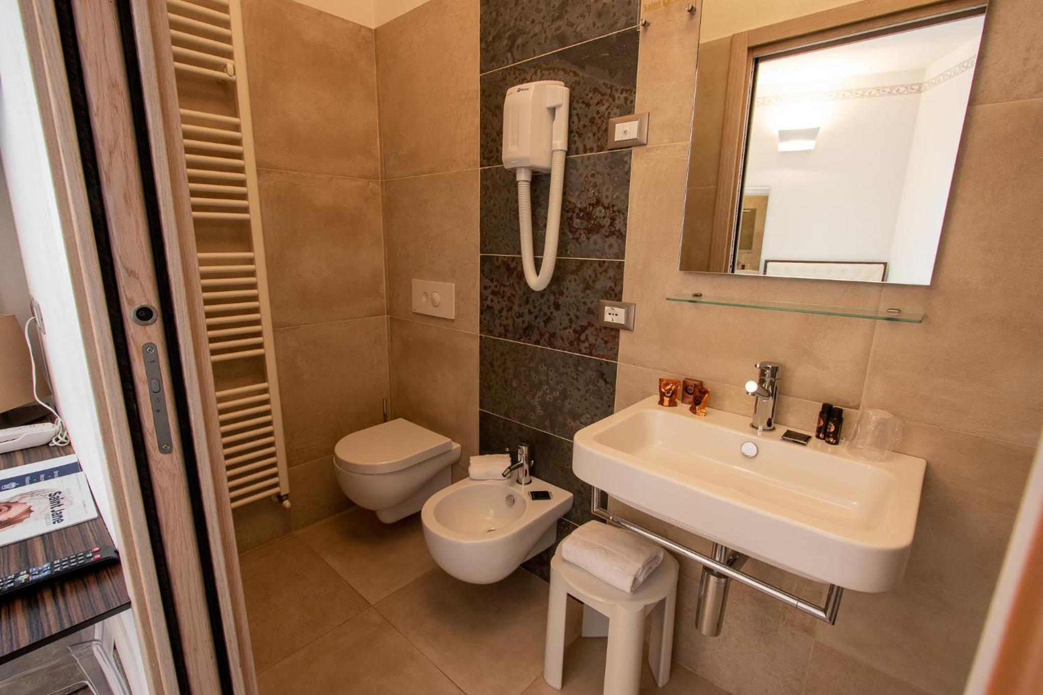 Standard Single Room photo 3