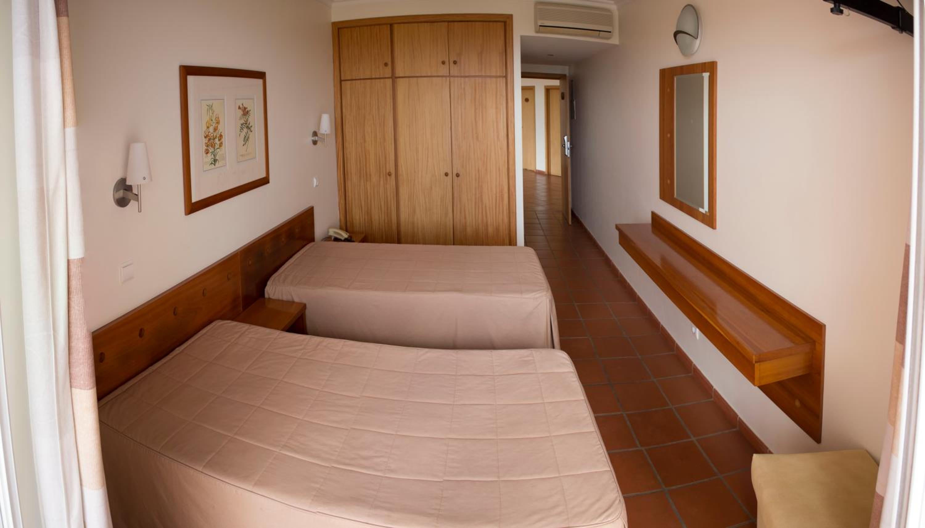 Twin Room with Mountain View - Photo 1