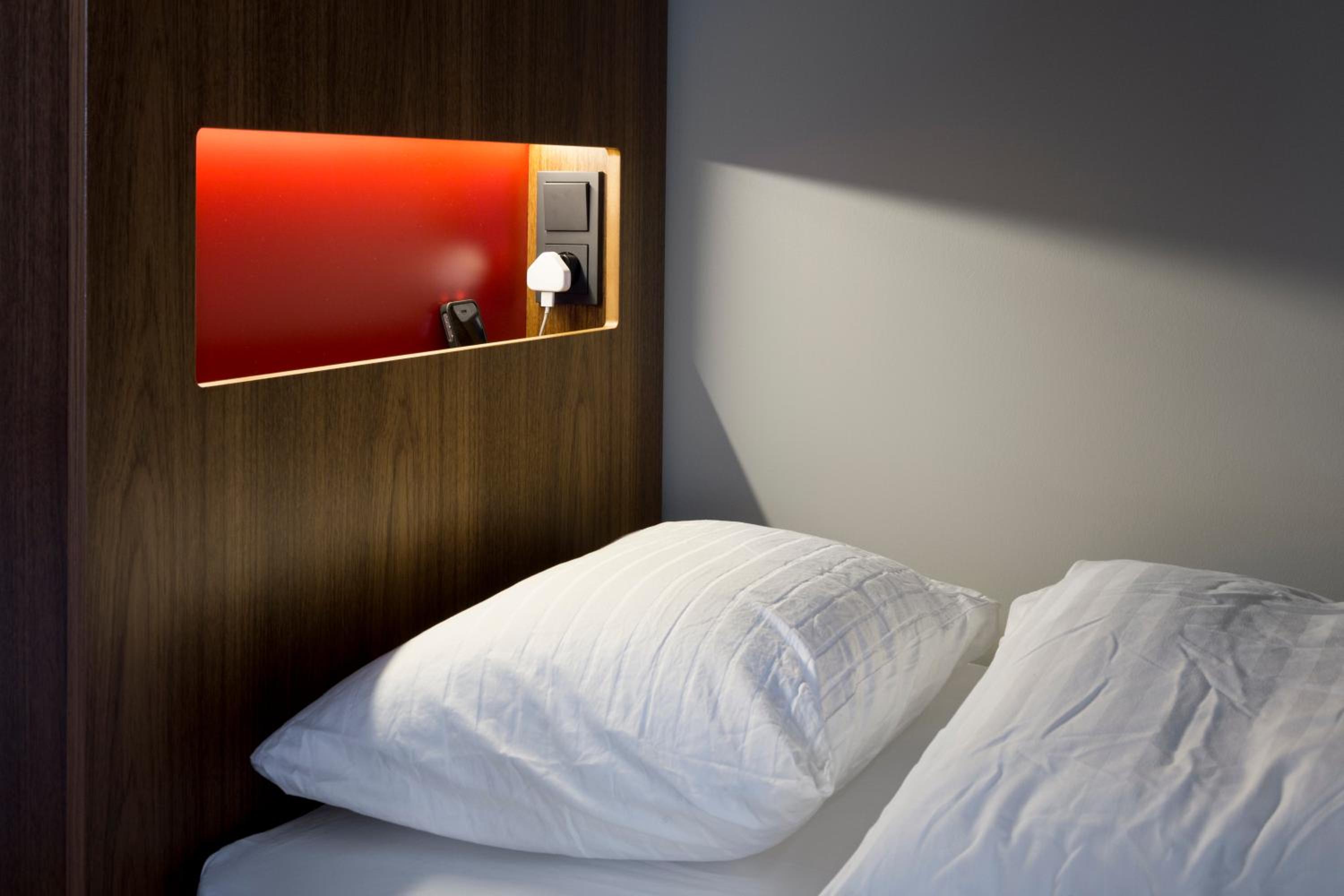 Bunk Bed In 6-Bed Female Dormitory Room photo 1