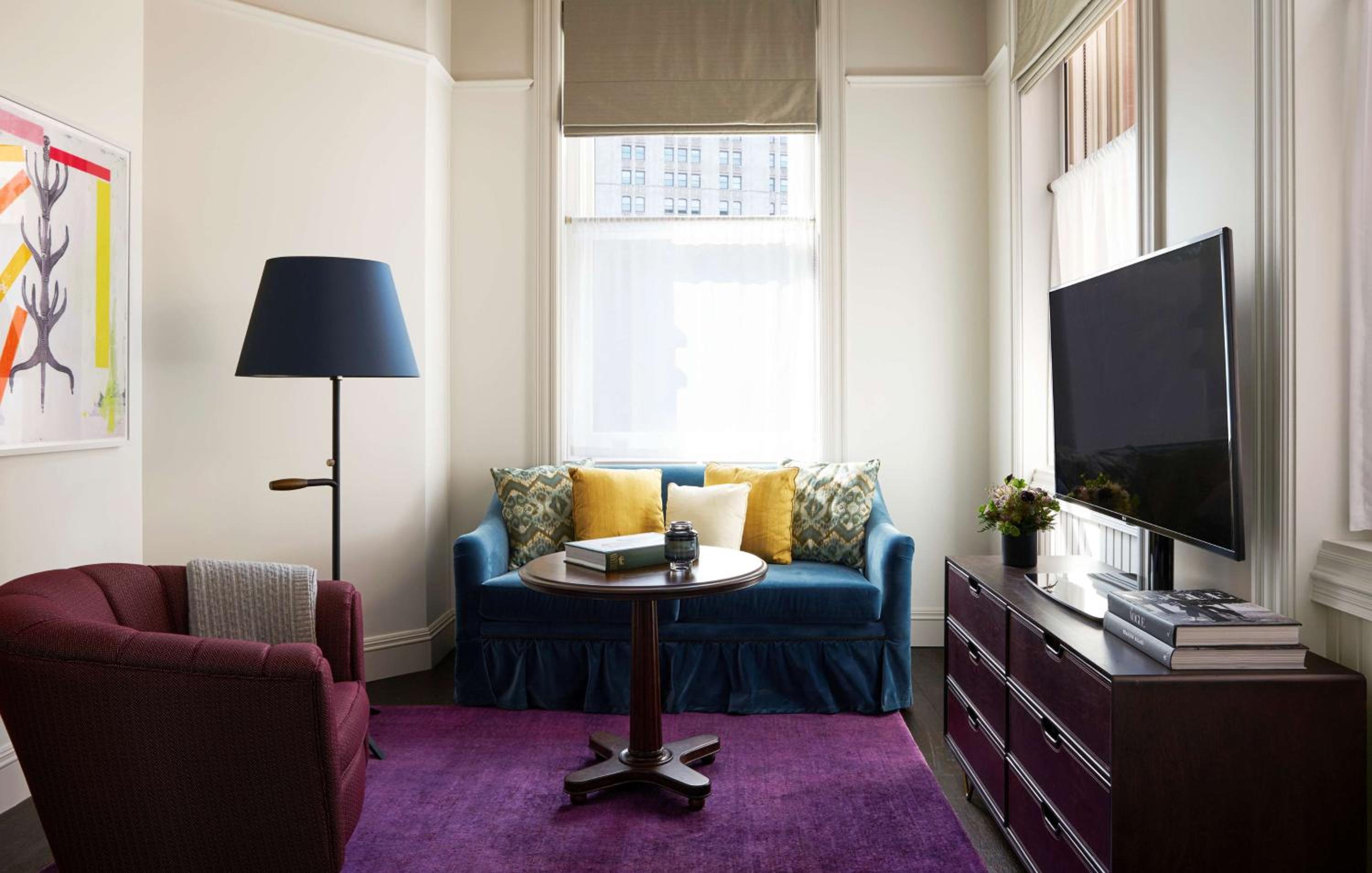 One-Bedroom Corner Suite thumbnail 6