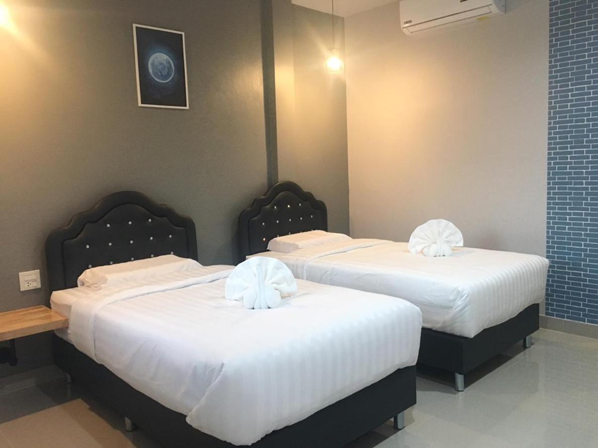 Twin Room with Balcony - Photo 2