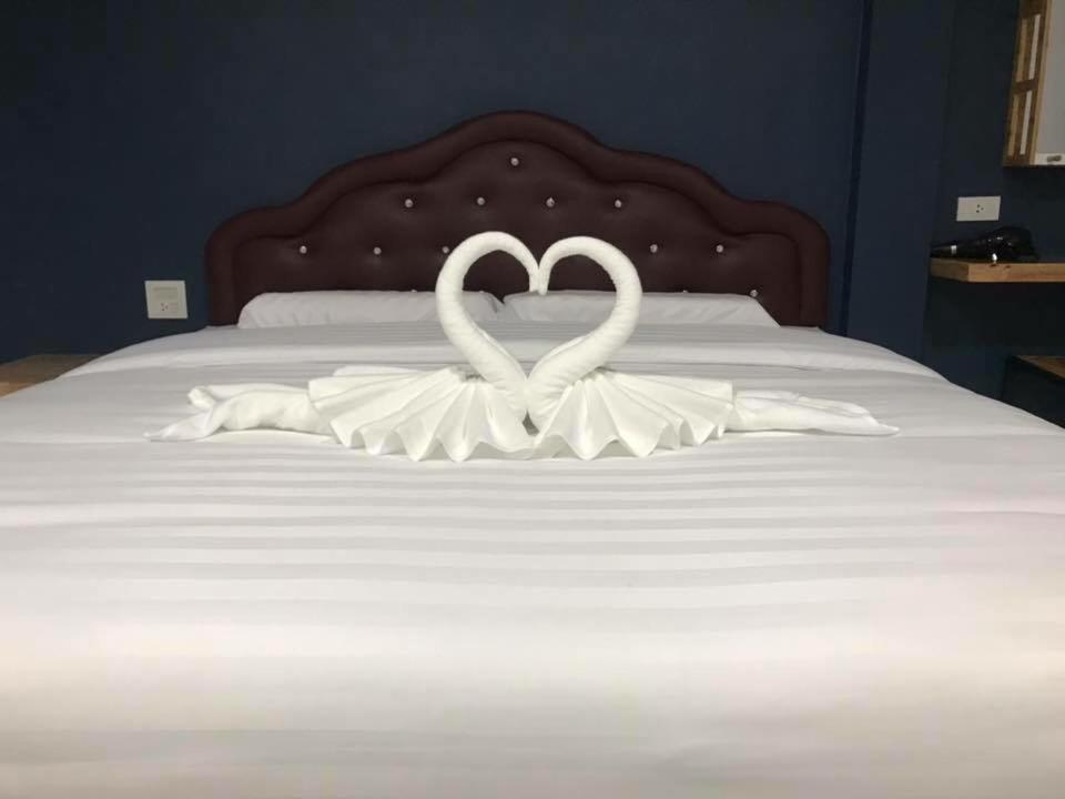 Deluxe Double Room with Balcony - Photo 5
