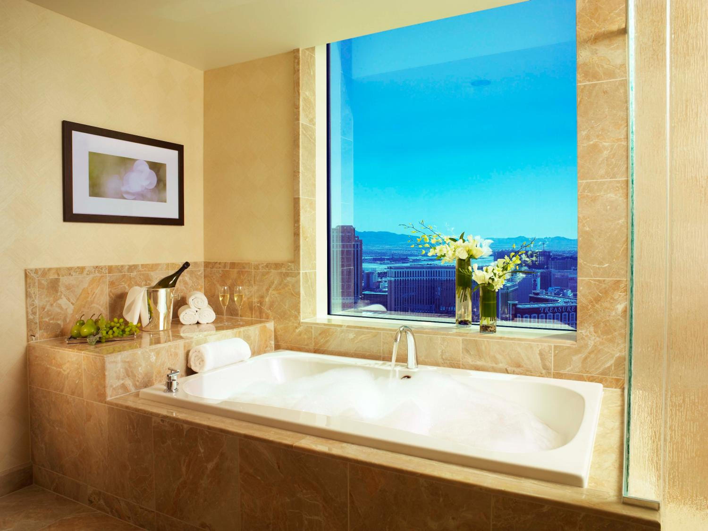 One Bedroom Corner Suite - Photo 4