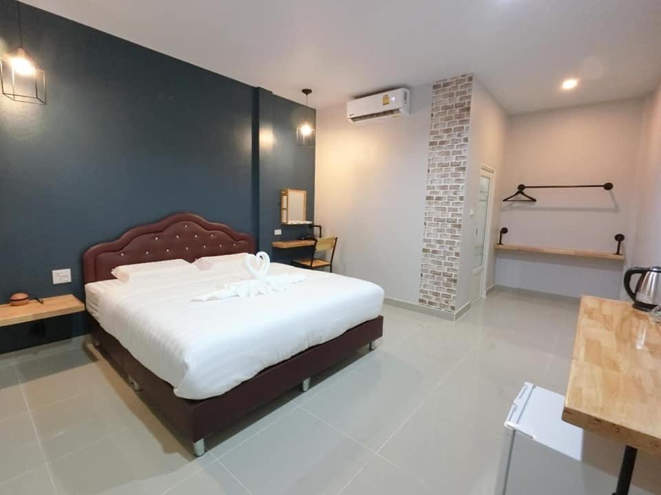Deluxe Double Room with Balcony - Photo 1