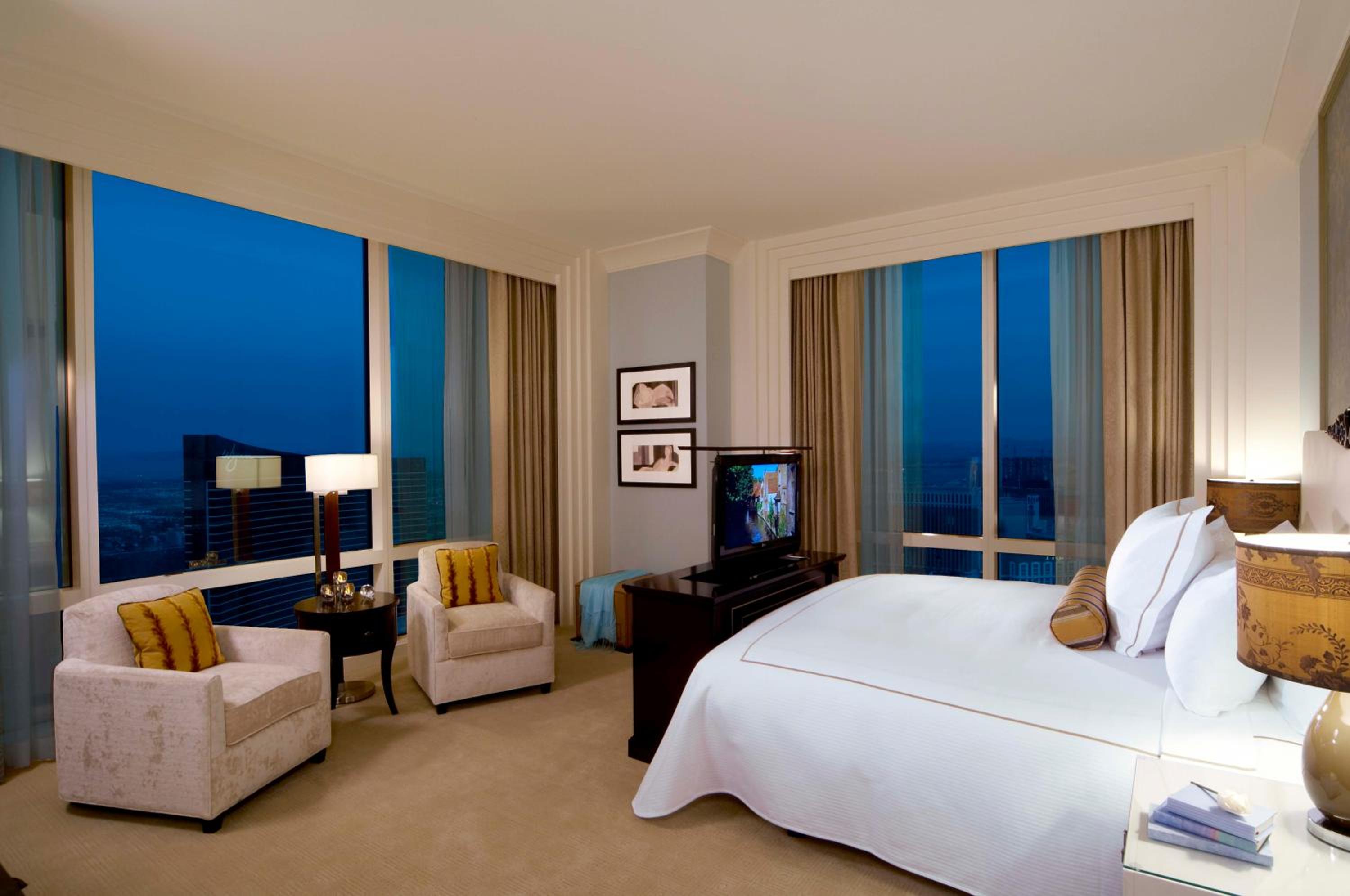 Three-Bedroom Penthouse - Photo 4