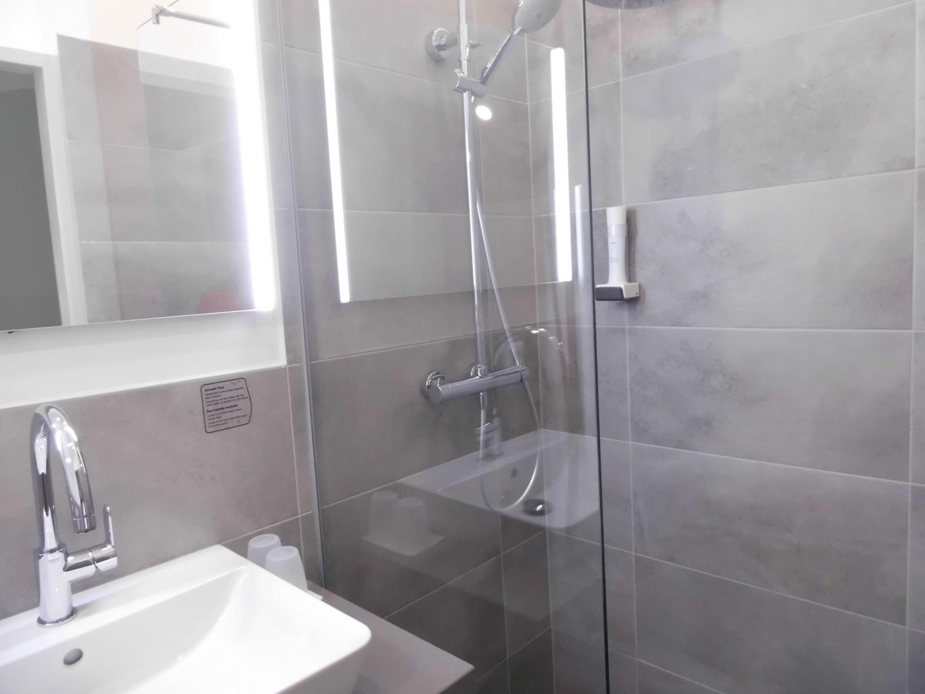 Double Room with Private Bathroom - Photo 5