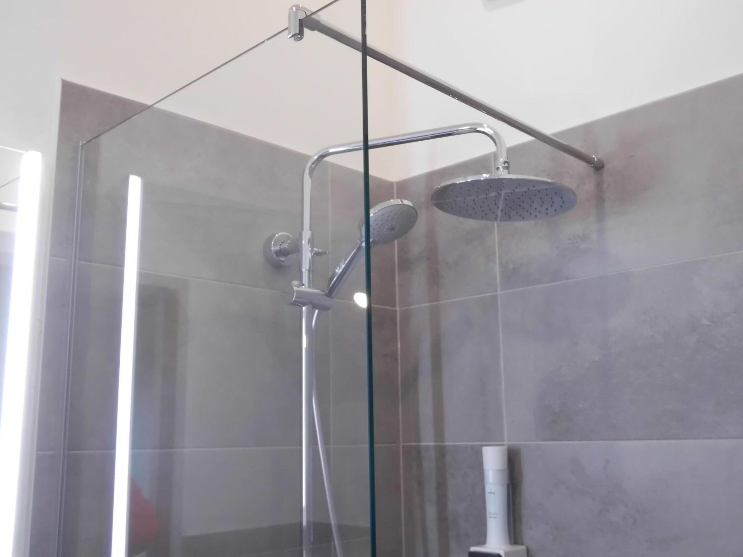 Double Room with Private Bathroom - Photo 8
