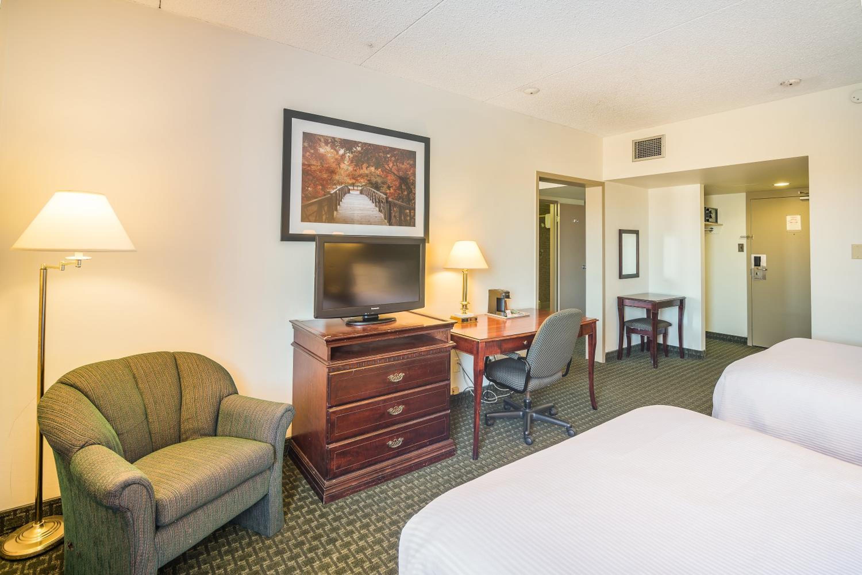 Family Suite with Two Double Beds - Non-Smoking  - Photo 6