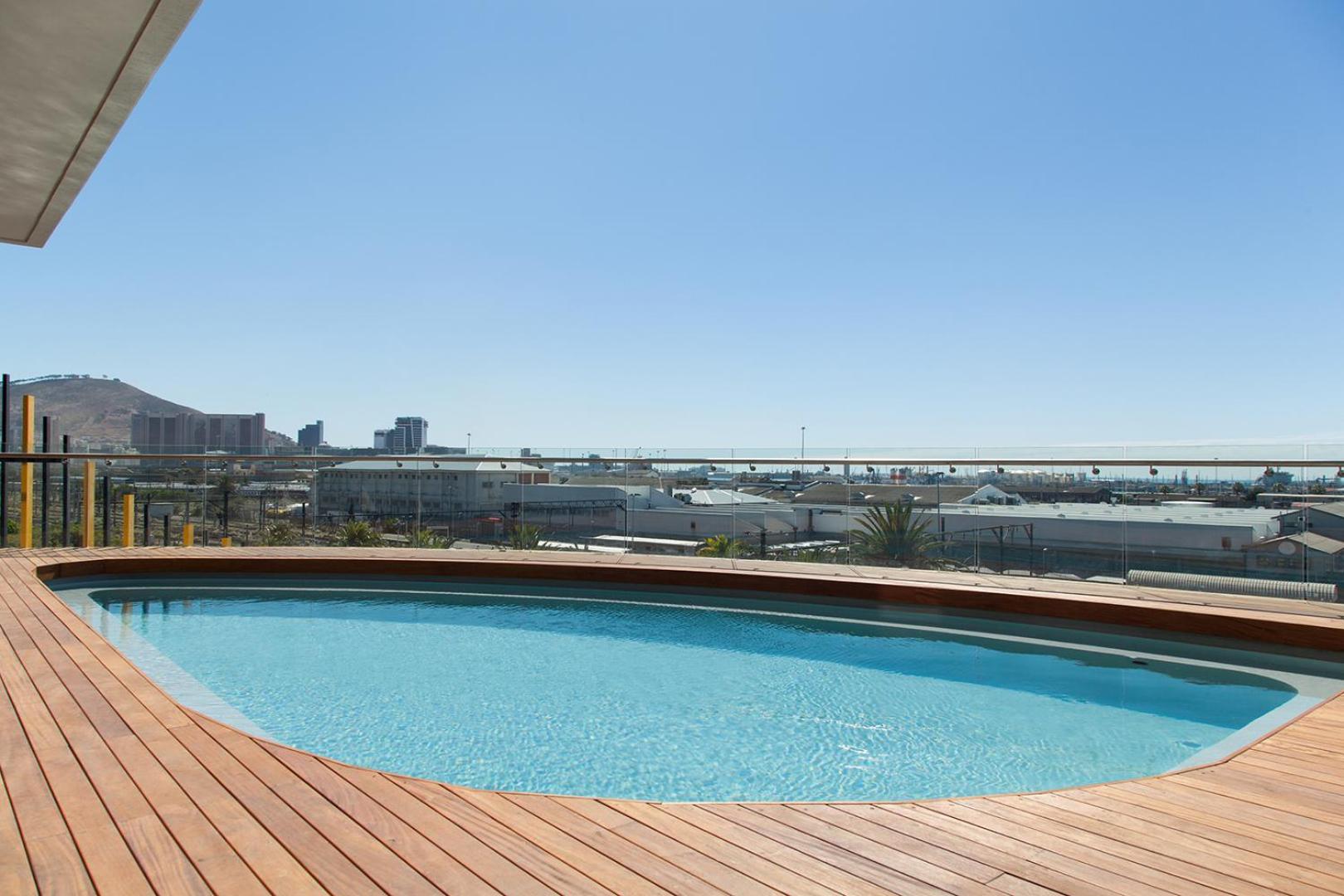 Apartment with Balcony photo 2