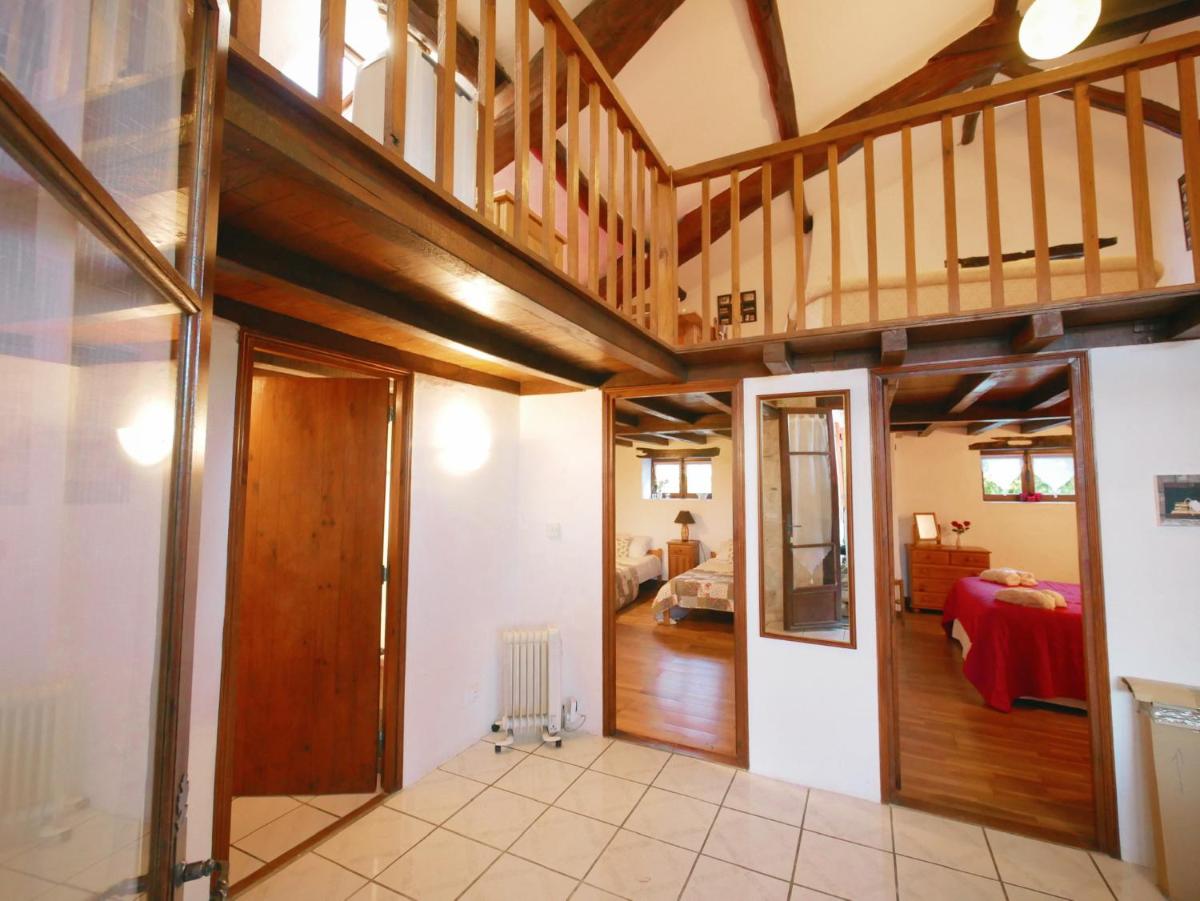 Three-Bedroom House photo 3