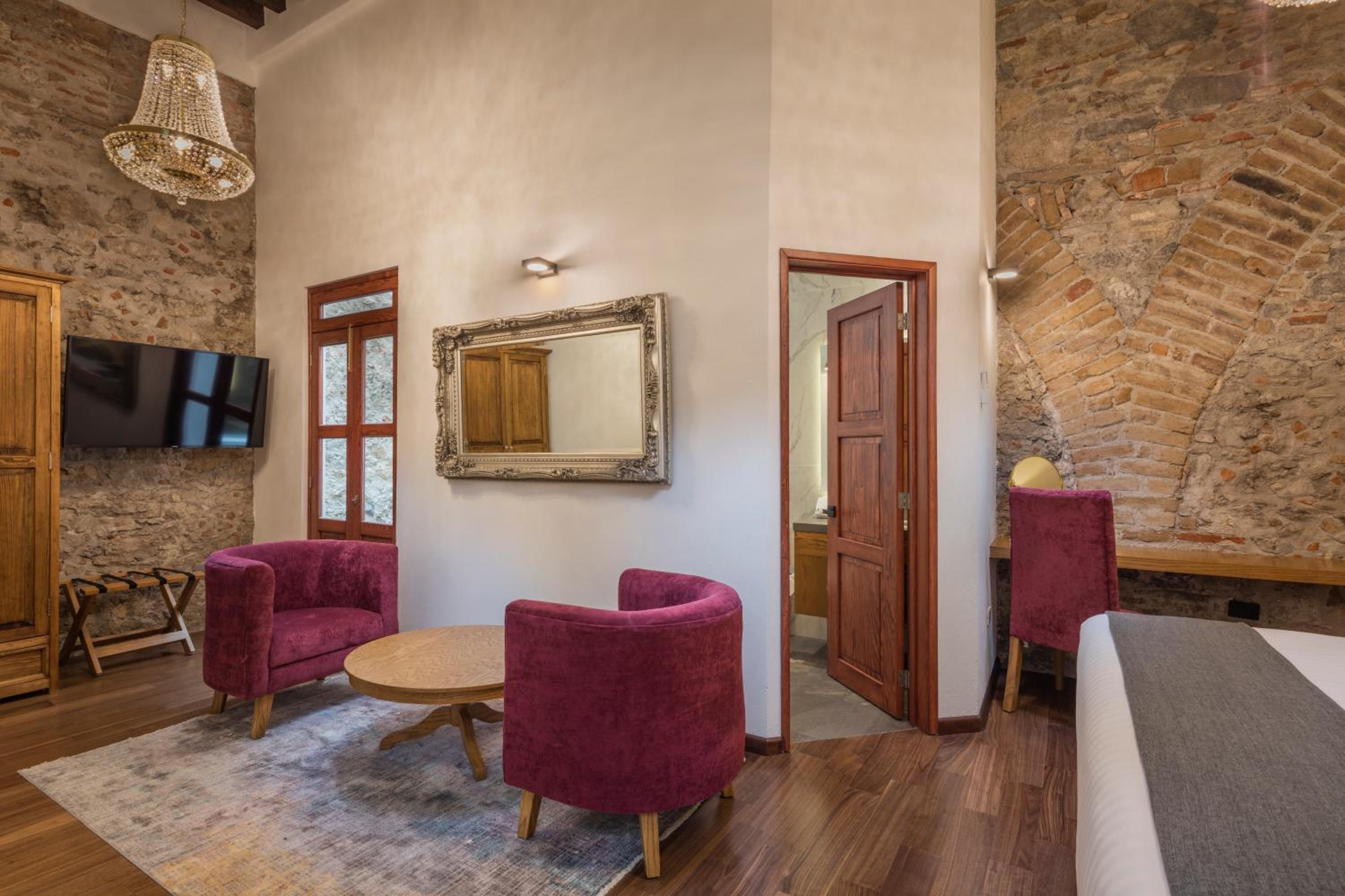 King Suite - Photo 4