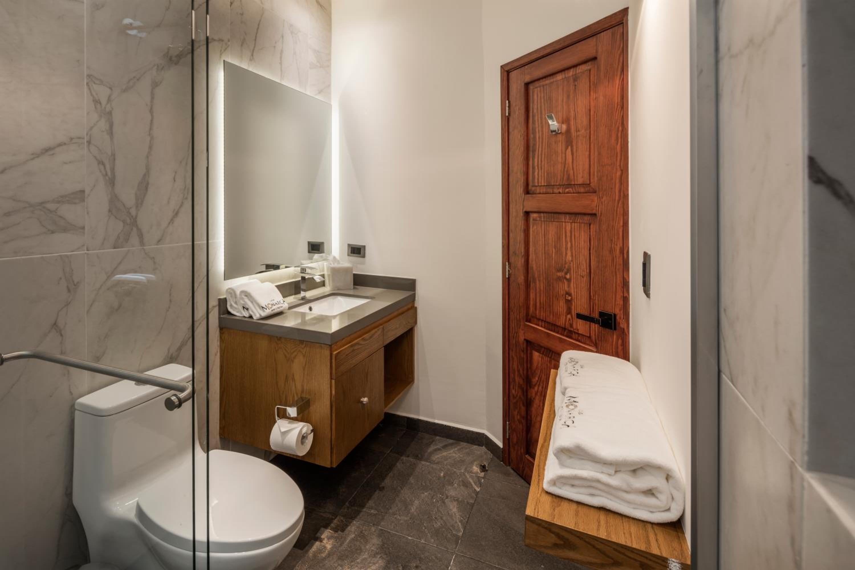 King Suite - Photo 3