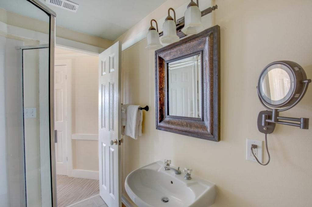 Deluxe King Room photo 3