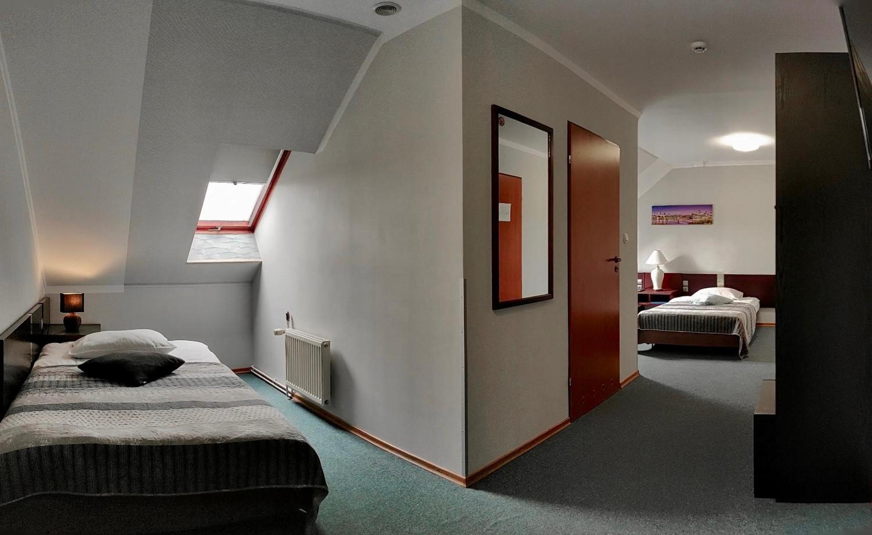 Economy Triple Room photo 1