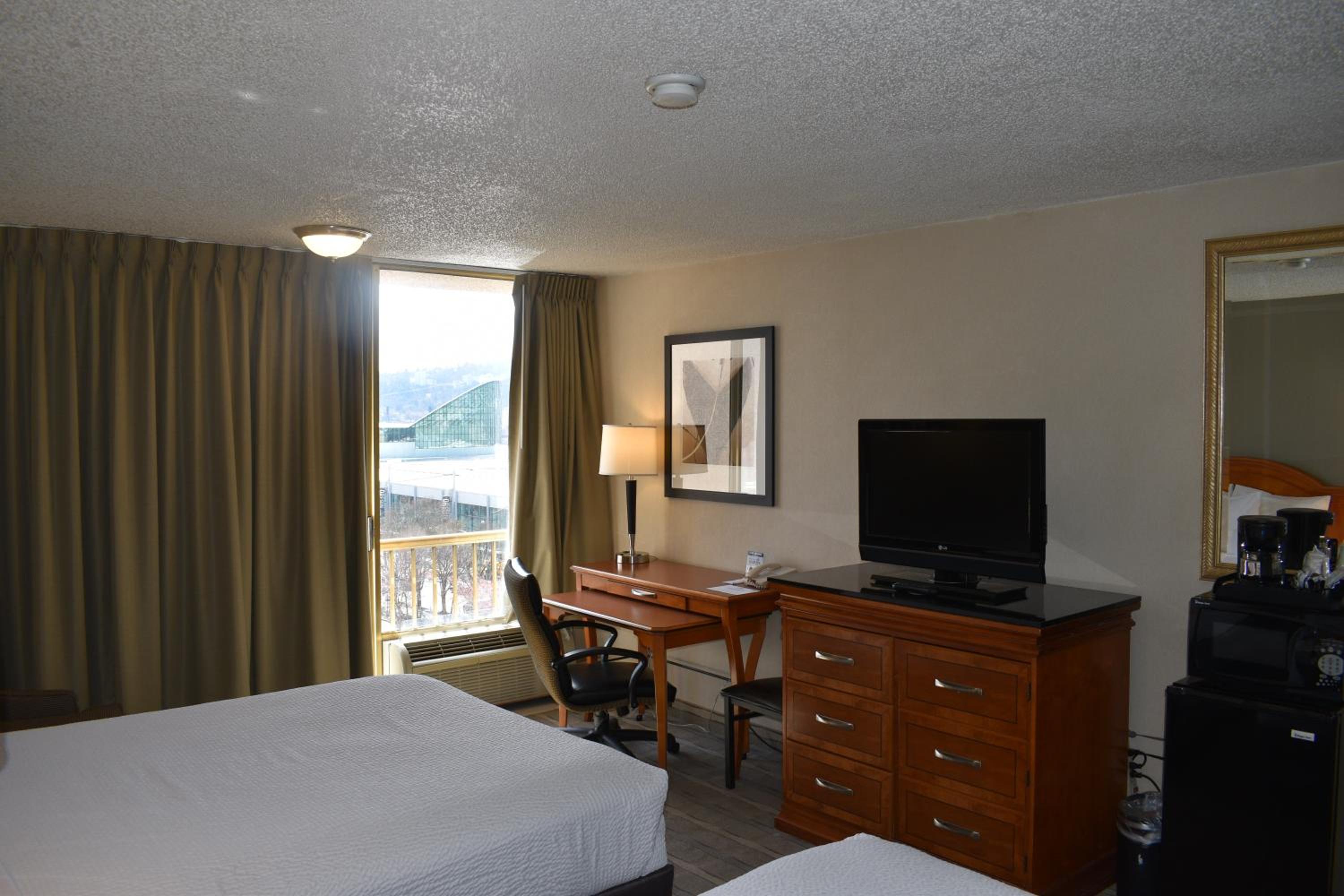Deluxe Queen Room with Two Queen Beds - Photo 13