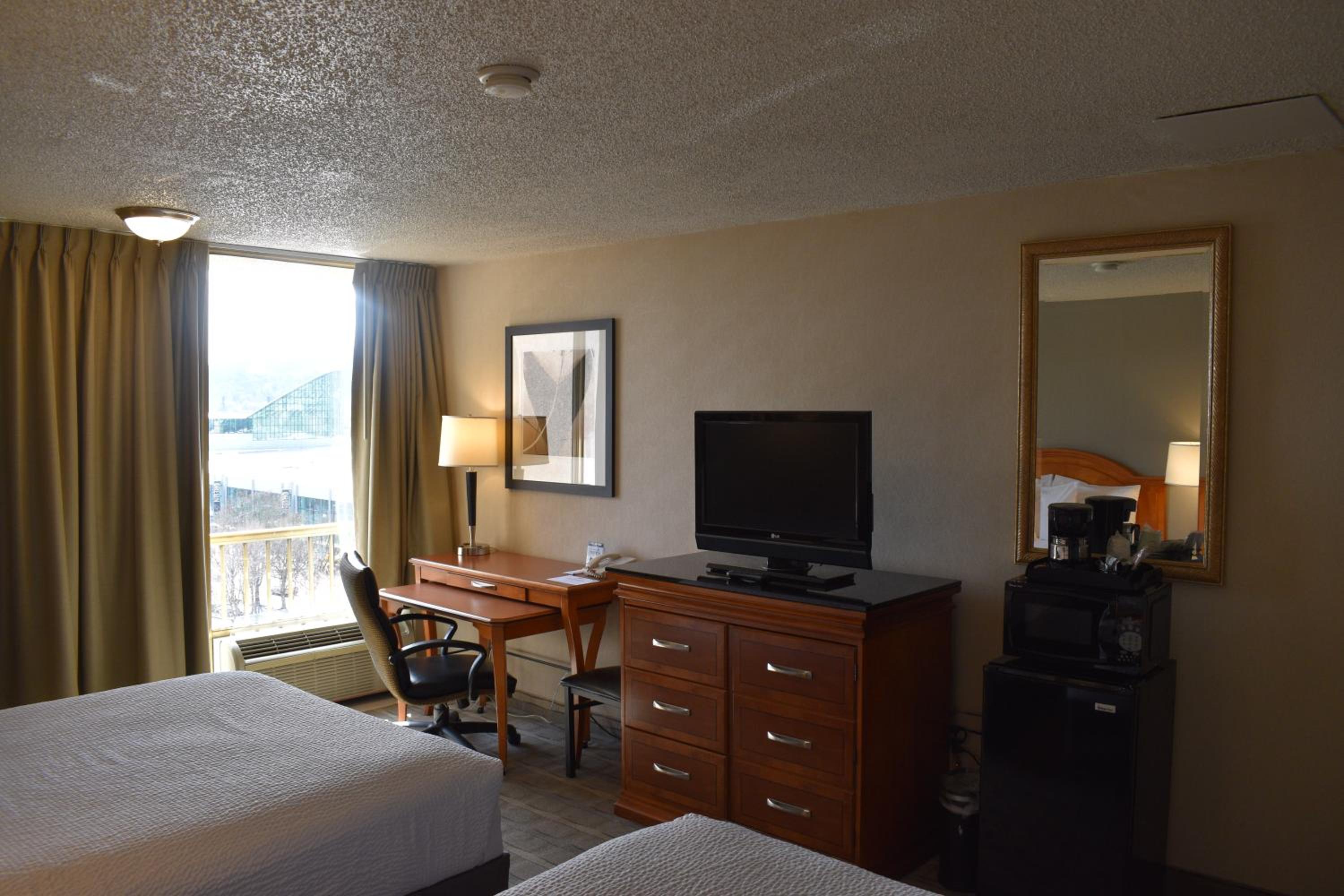Queen Room with Two Queen Beds - Photo 6