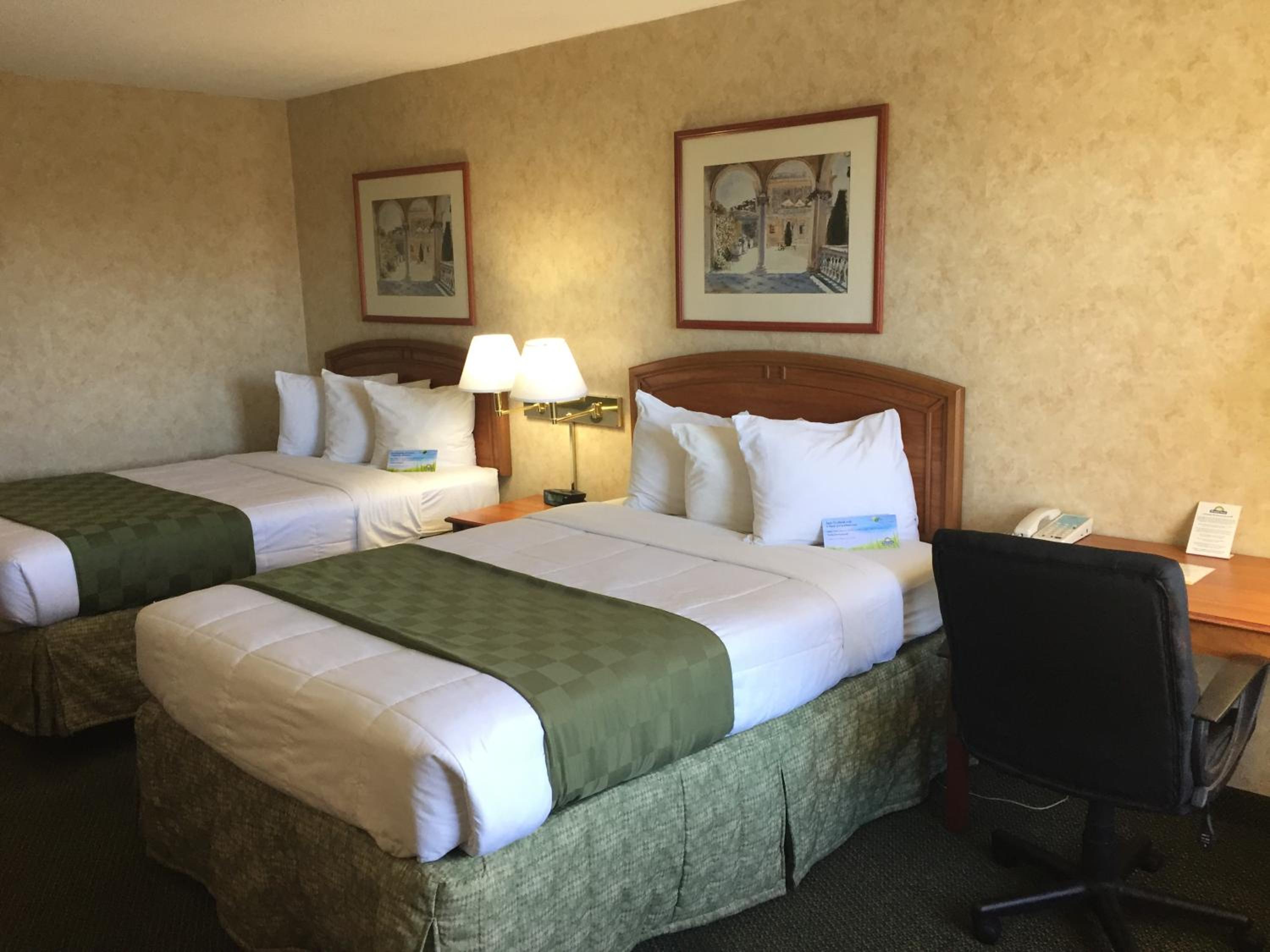 Double Room with Two Double Beds - Non-Smoking - Photo 3