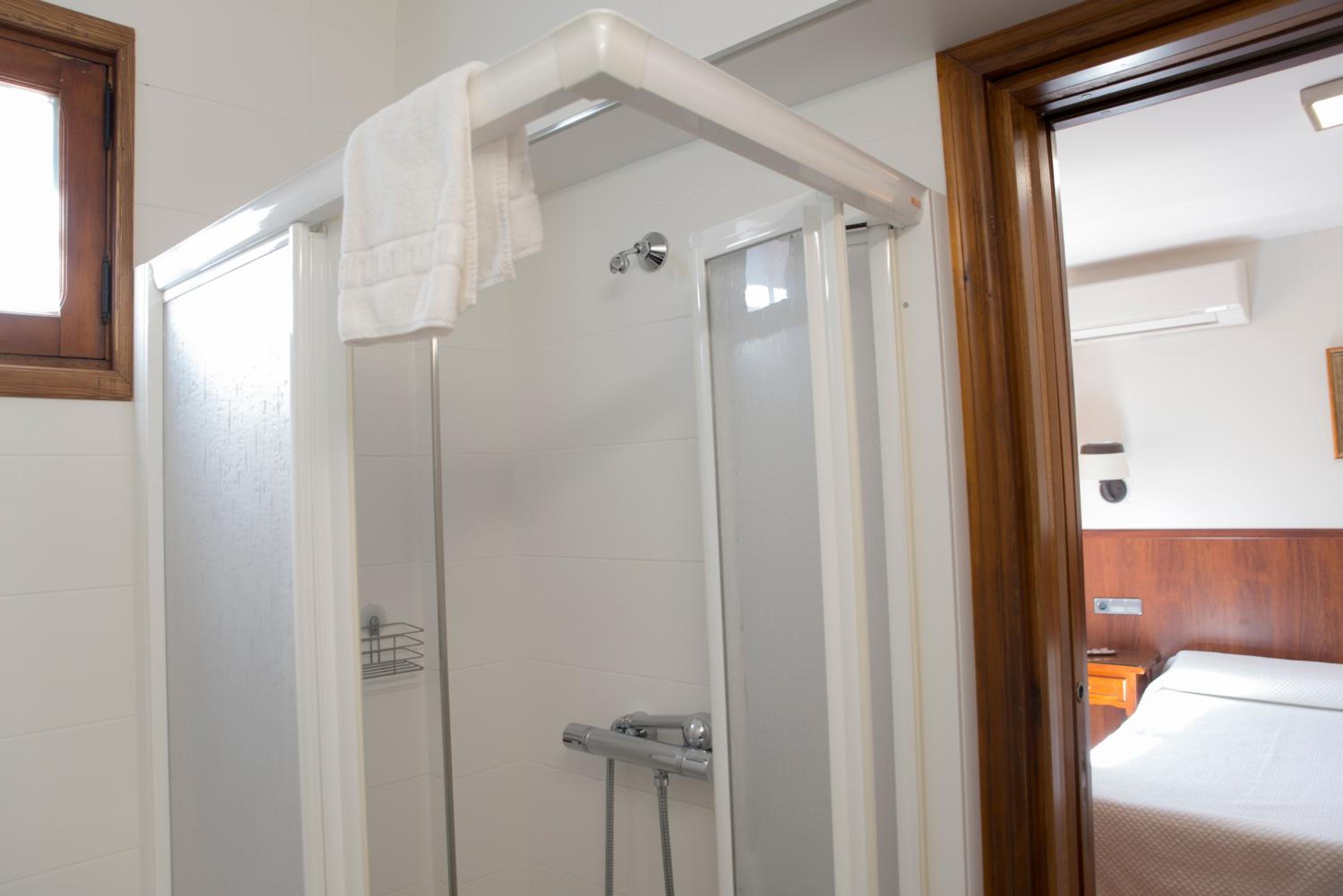 Classic Double or Twin Room - Photo 4