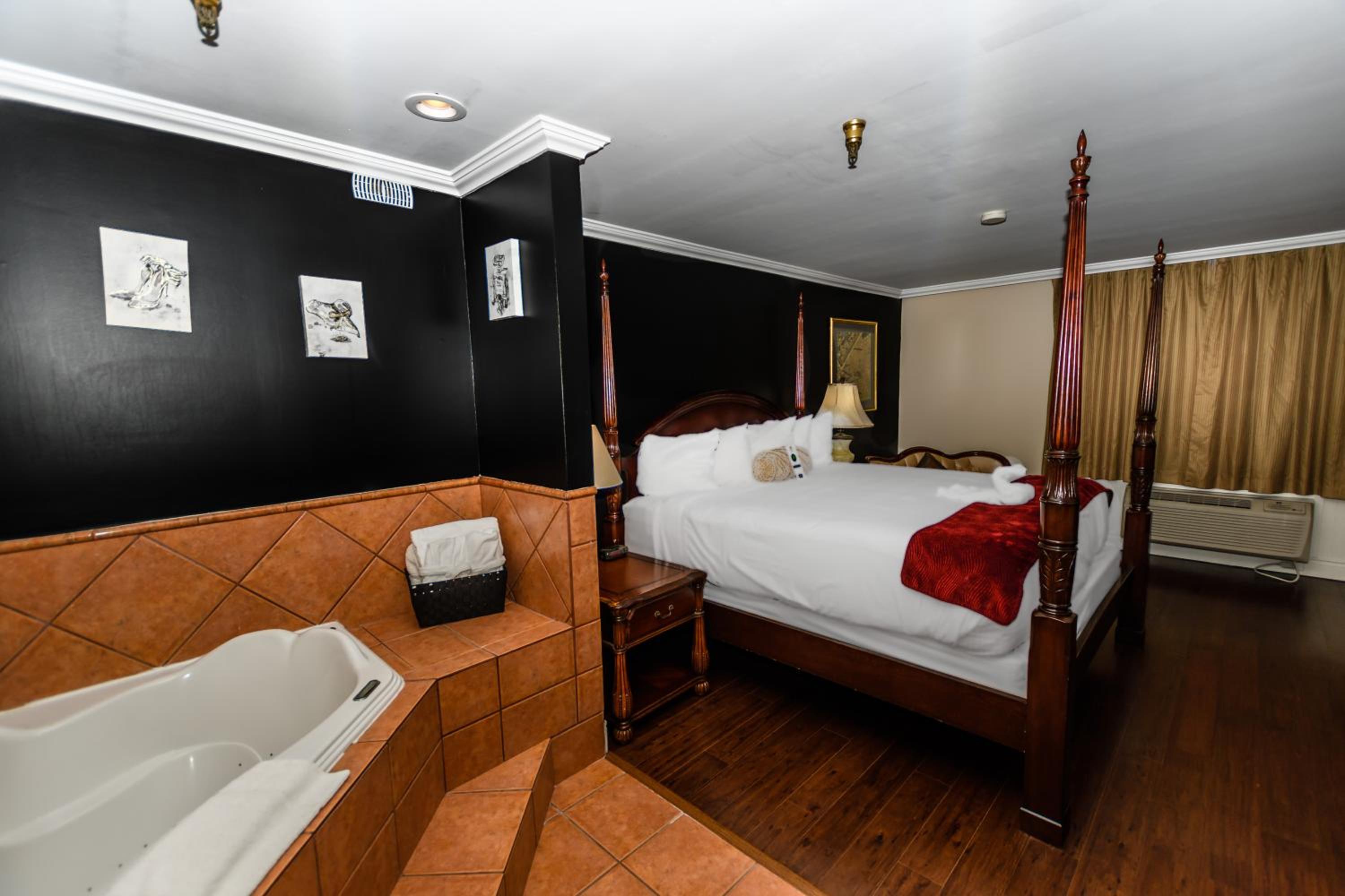 King Suite - Non Smoking photo 3