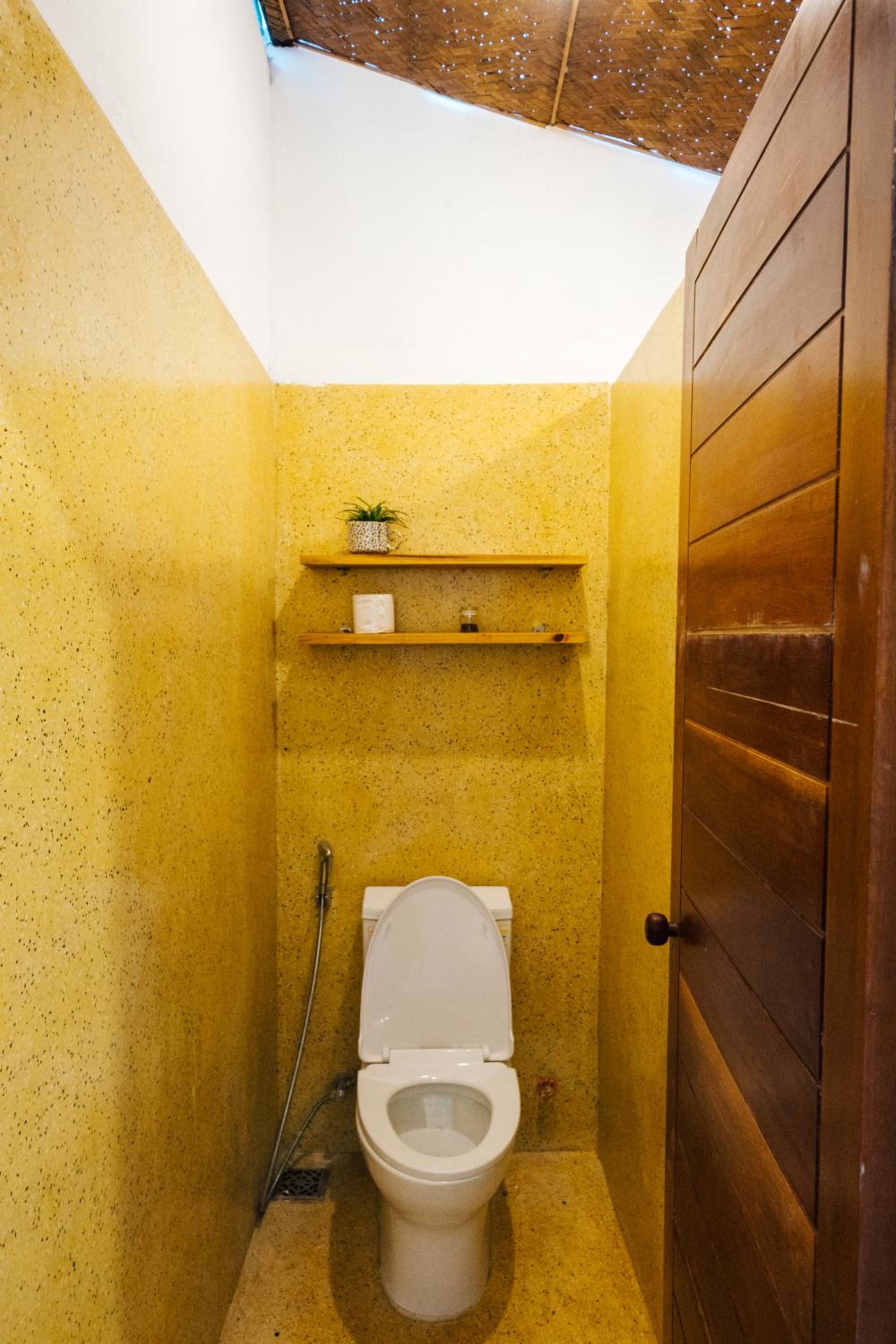 Standard King Room - Photo 6