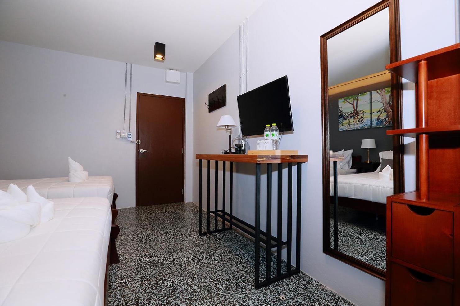 Triple Room with Private Bathroom photo 1