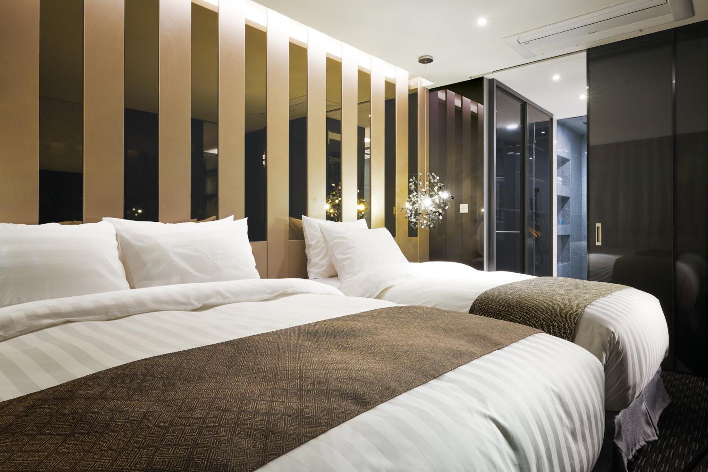 Executive Suite - Photo 1