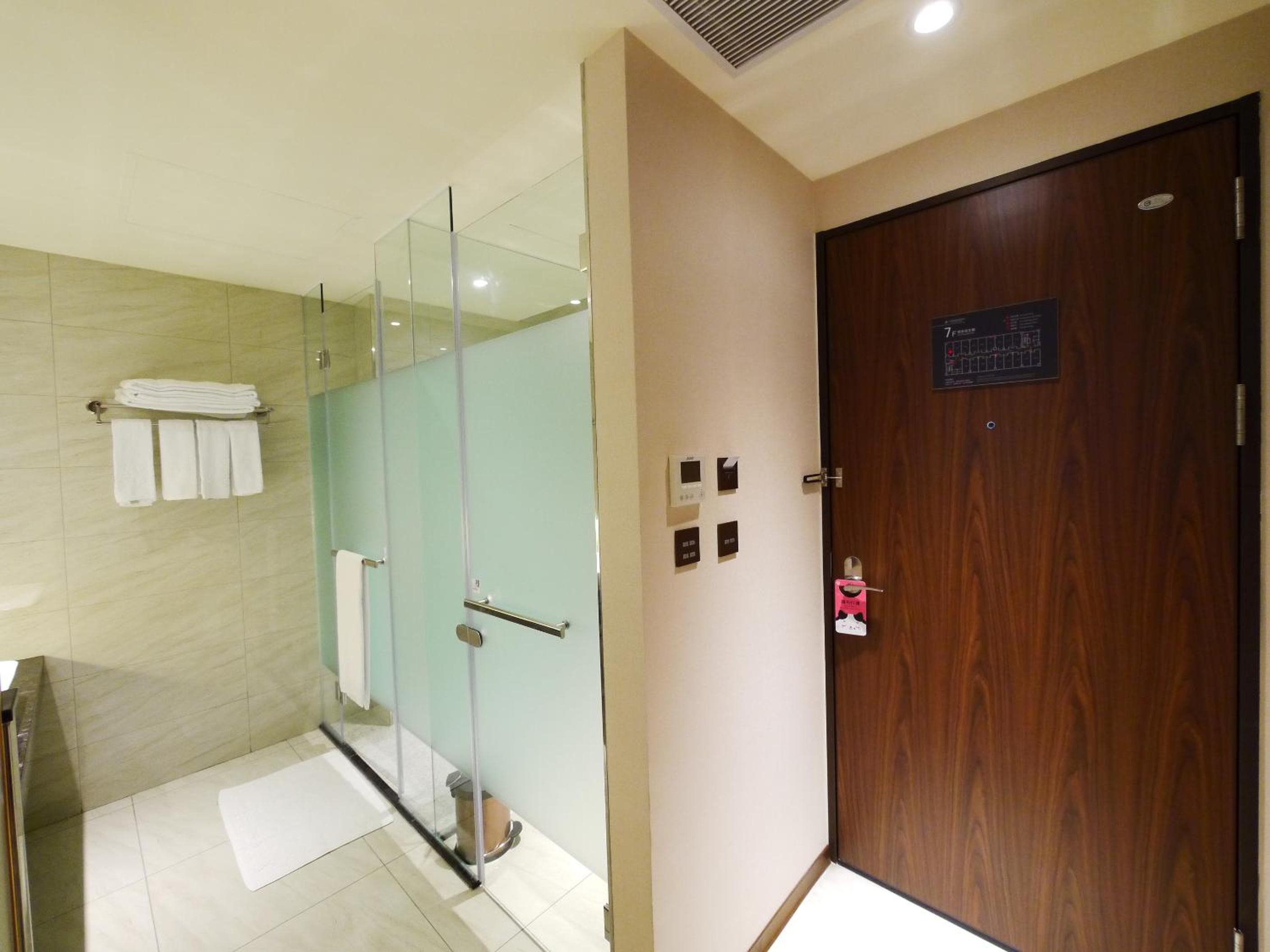 Standard Twin Room - Photo 3