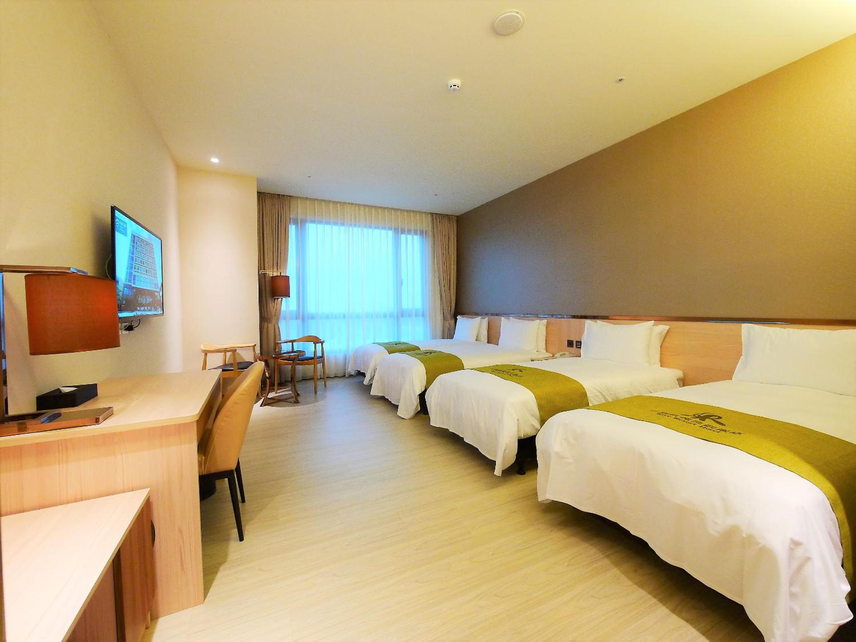 Superior Quadruple Room - Photo 1