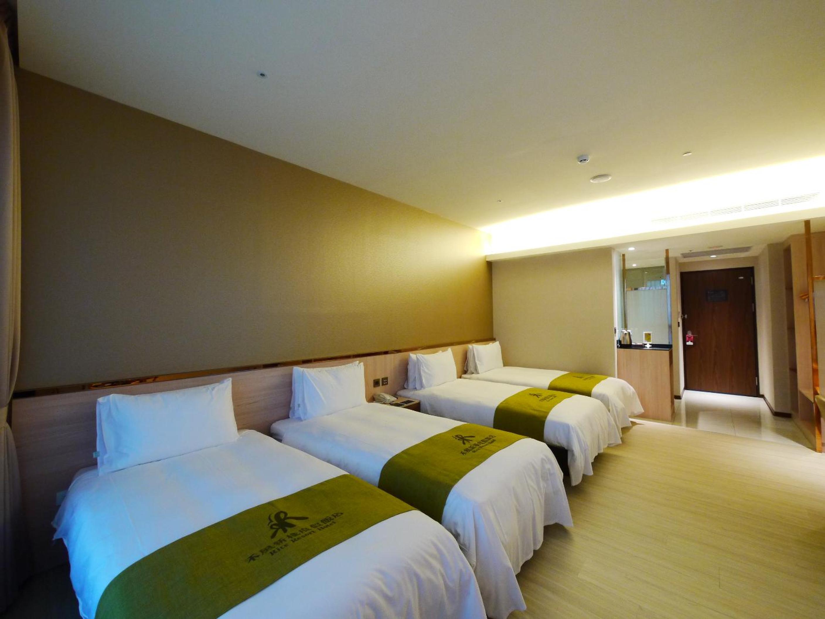 Superior Quadruple Room - Photo 2