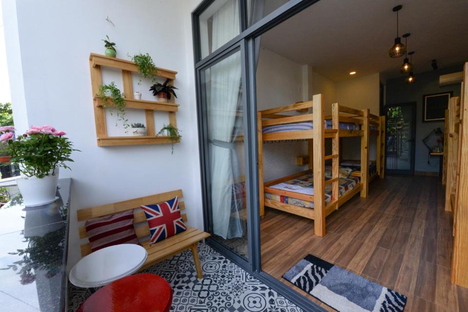 8-Bed Mixed Dormitory Room photo 1