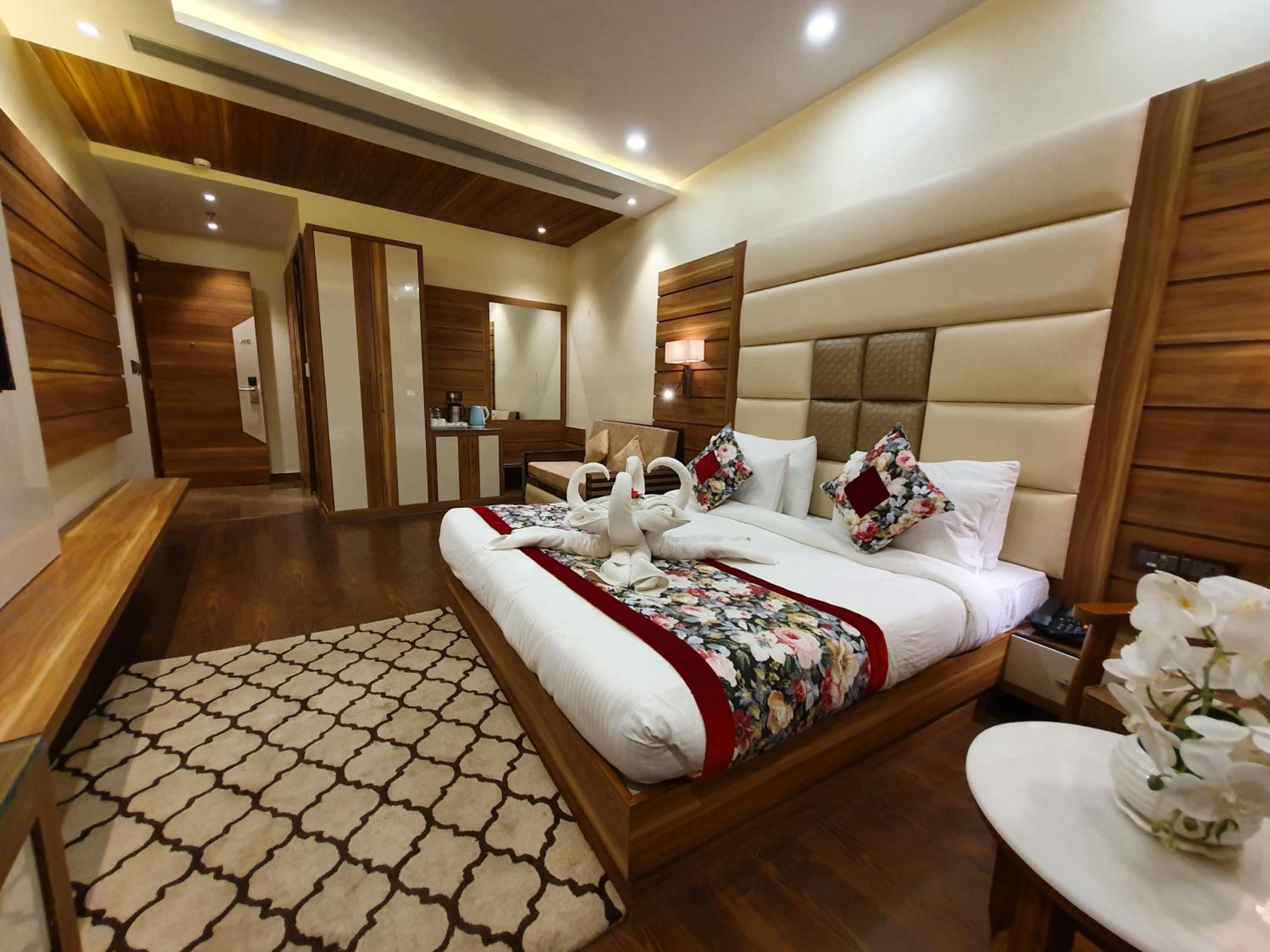 Suite - Photo 10