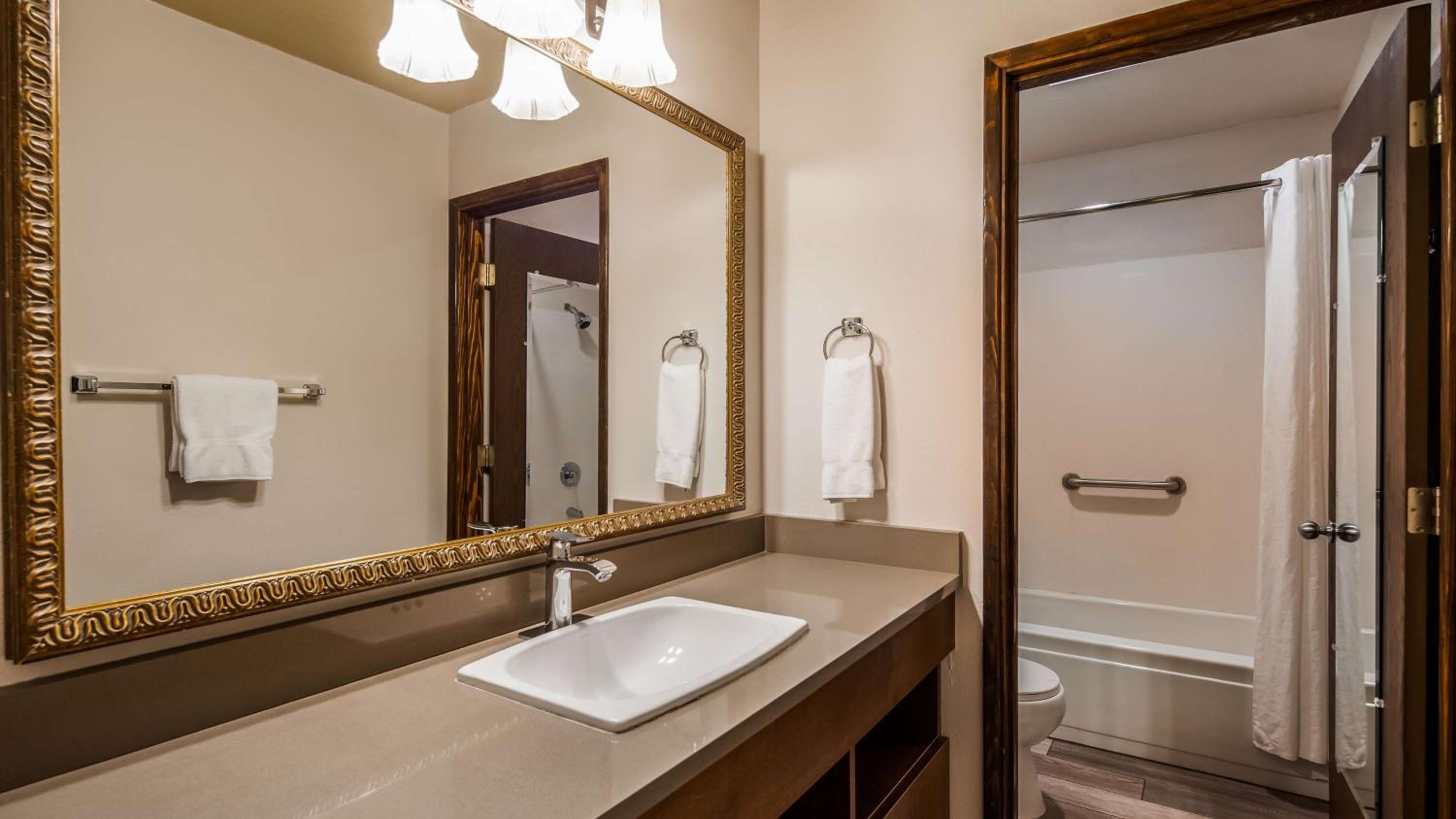King Suite with Kitchen photo 3