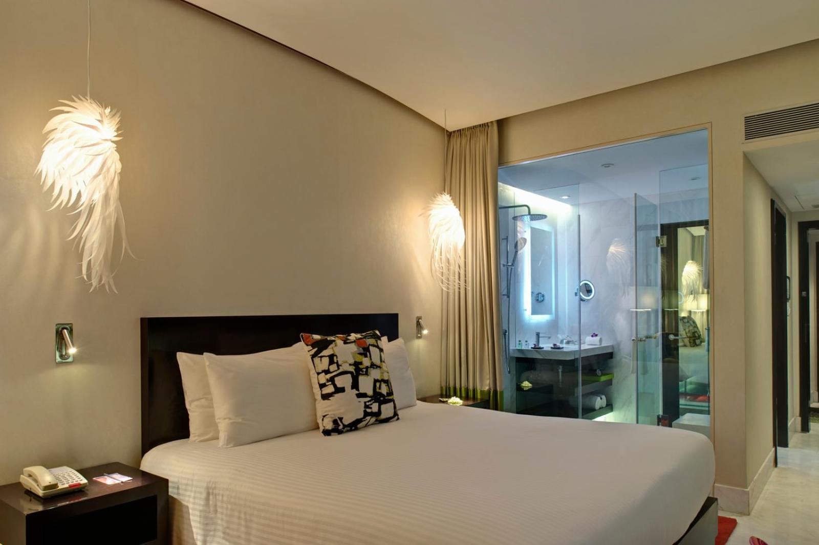 Deluxe Queen Room with 10% discount on Airport Transfers and Spa service - Photo 5