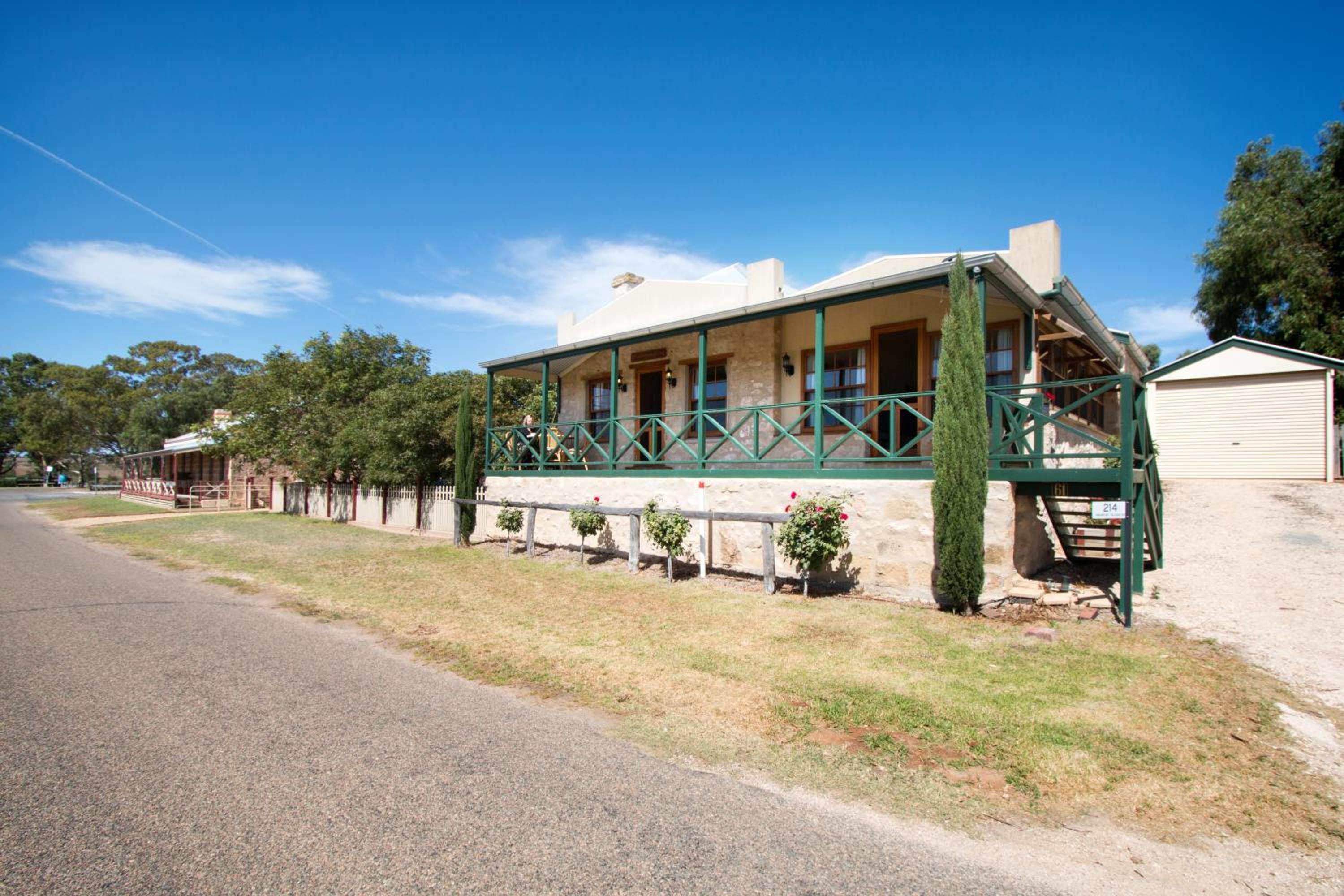 Three-Bedroom House photo 2