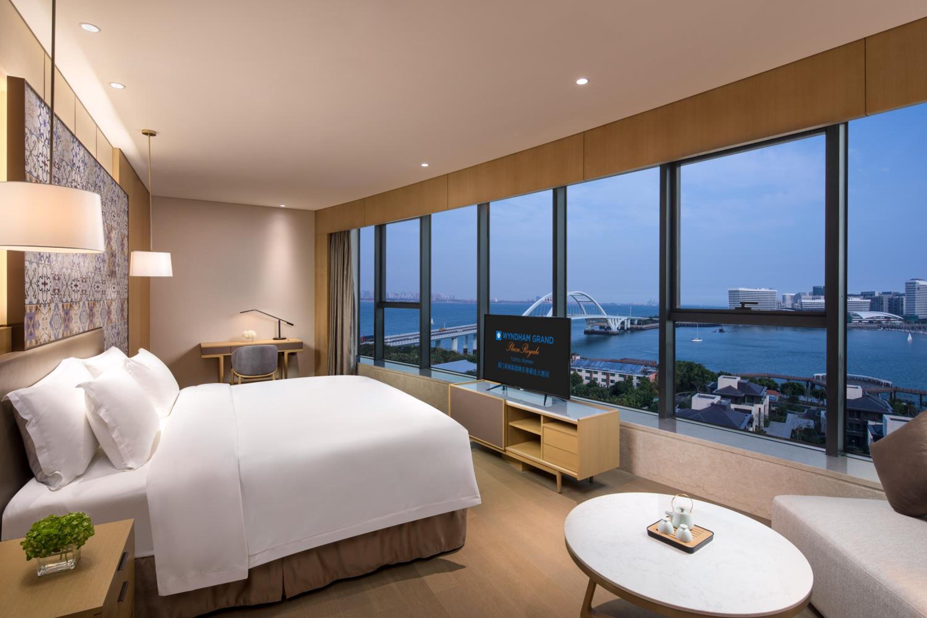 Premium Sea View King Room - Photo 1