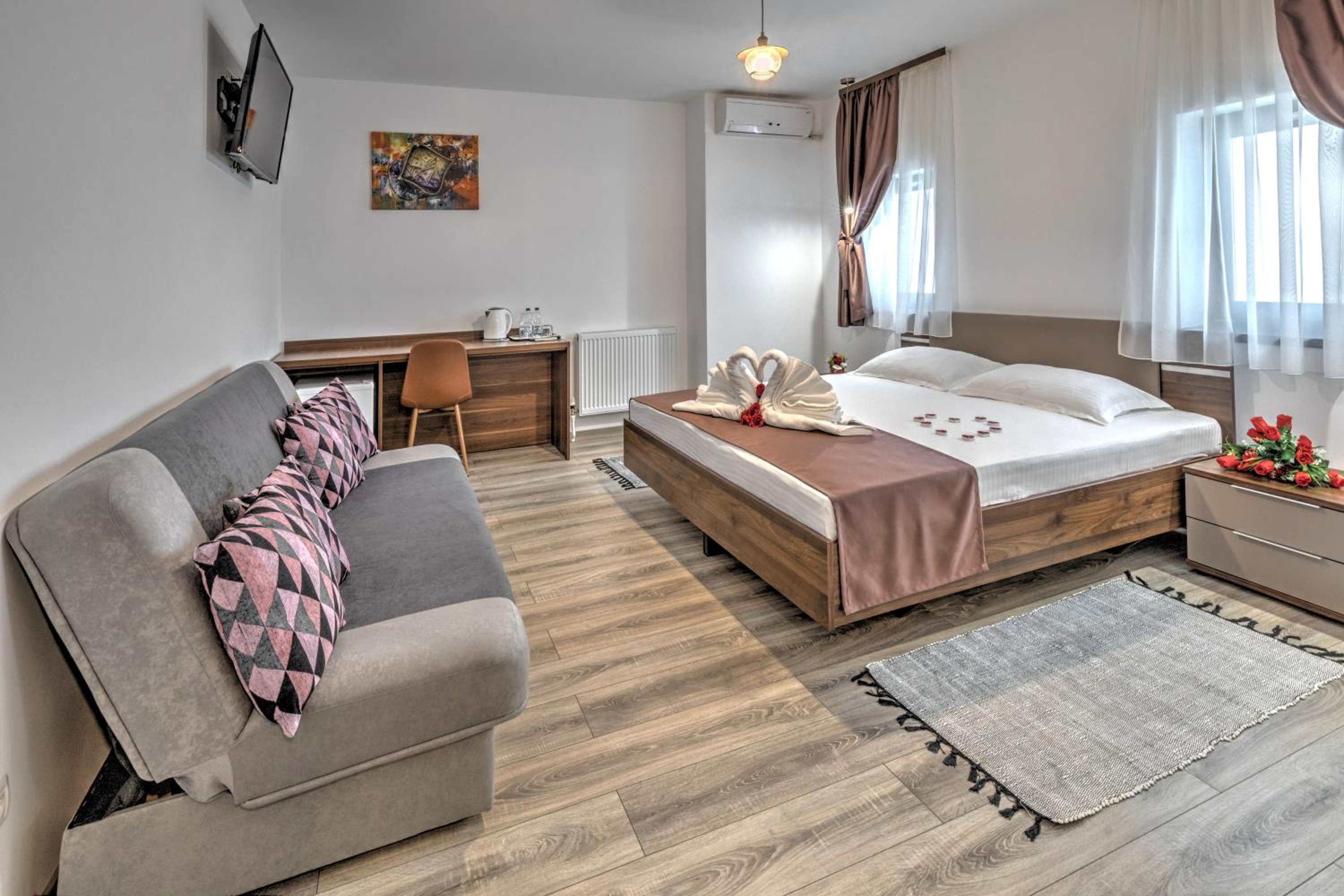 Standard Twin Room with Sofa photo 2