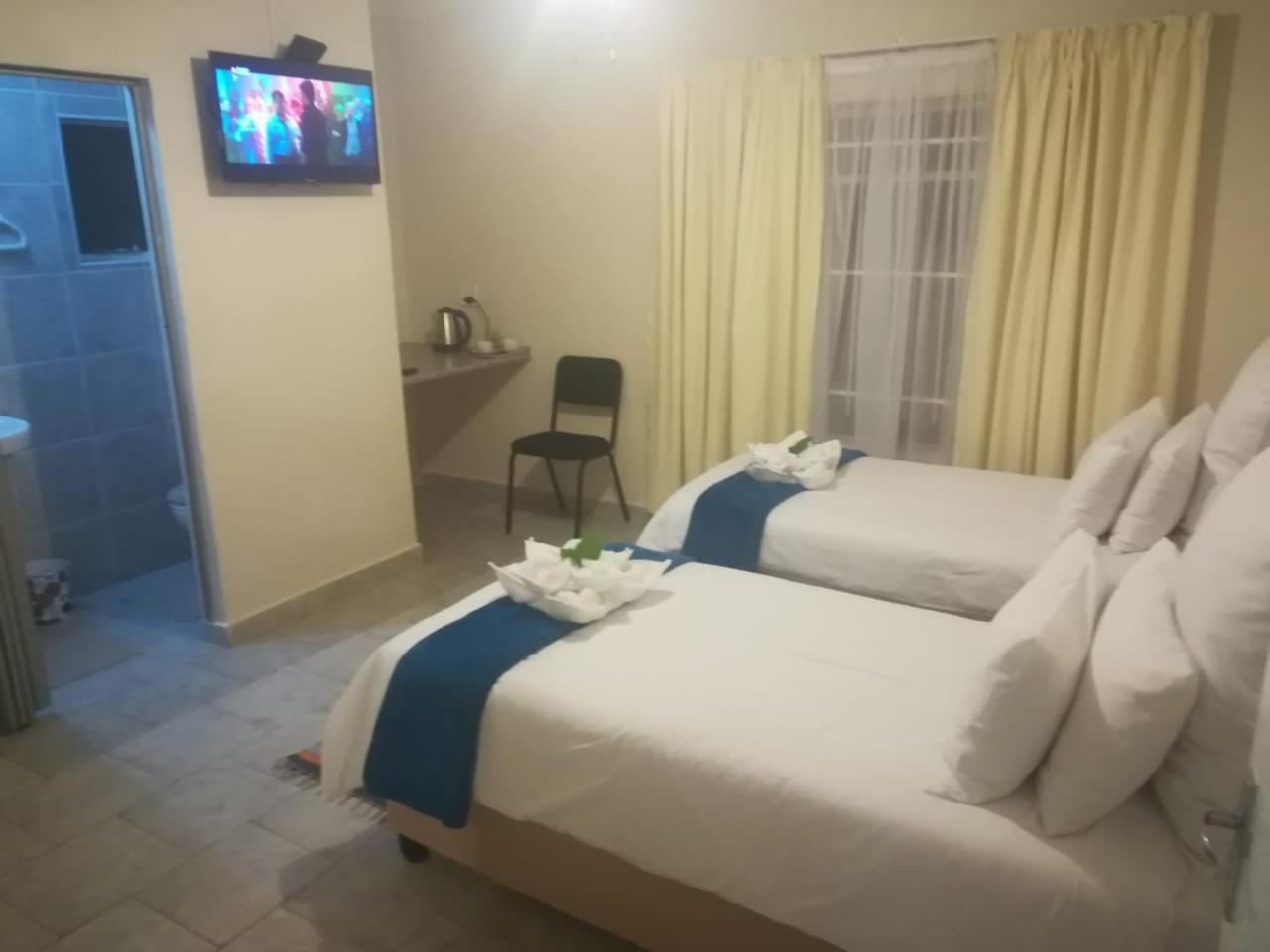 Standard Double Room with Shared Bathroom photo 3