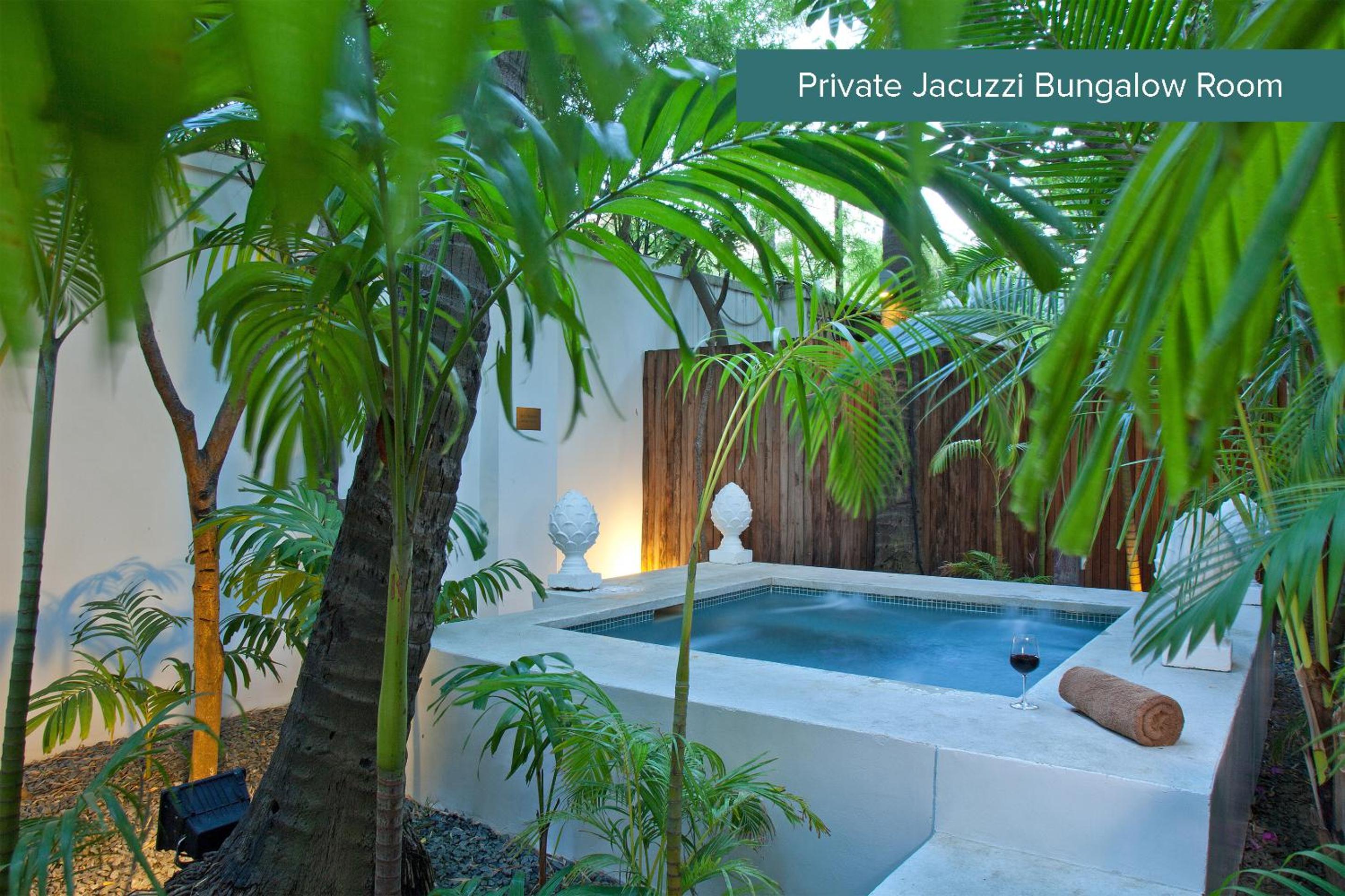 Private Jacuzzi Bungalow  photo 2