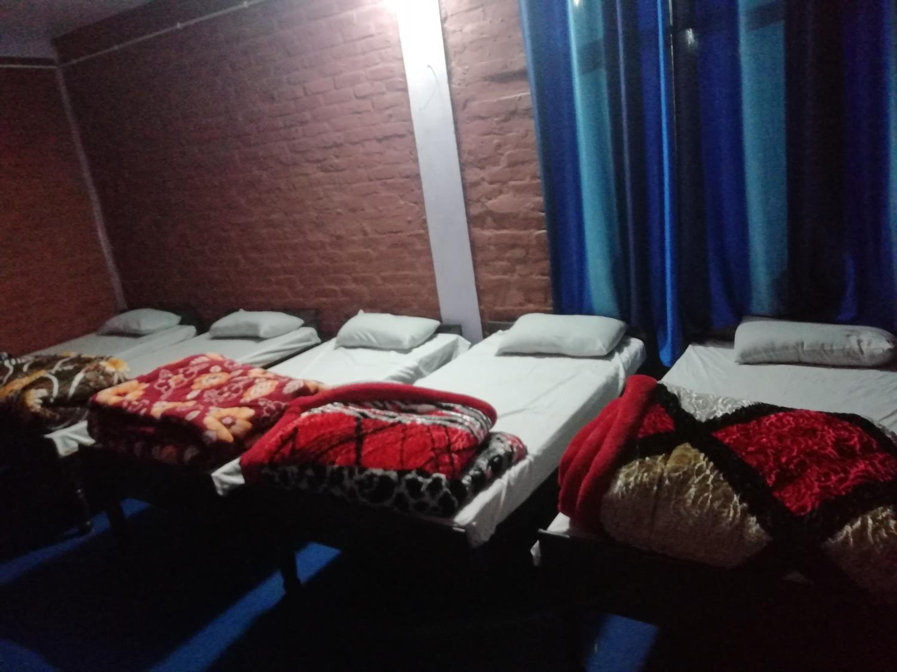 6-Bed Mixed Dormitory Room photo 3