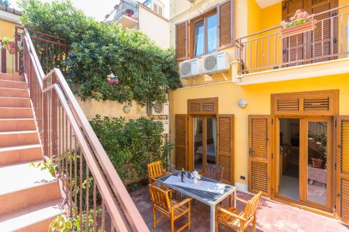 Comfort One Bedroom Apartment with Terrace and Garden View