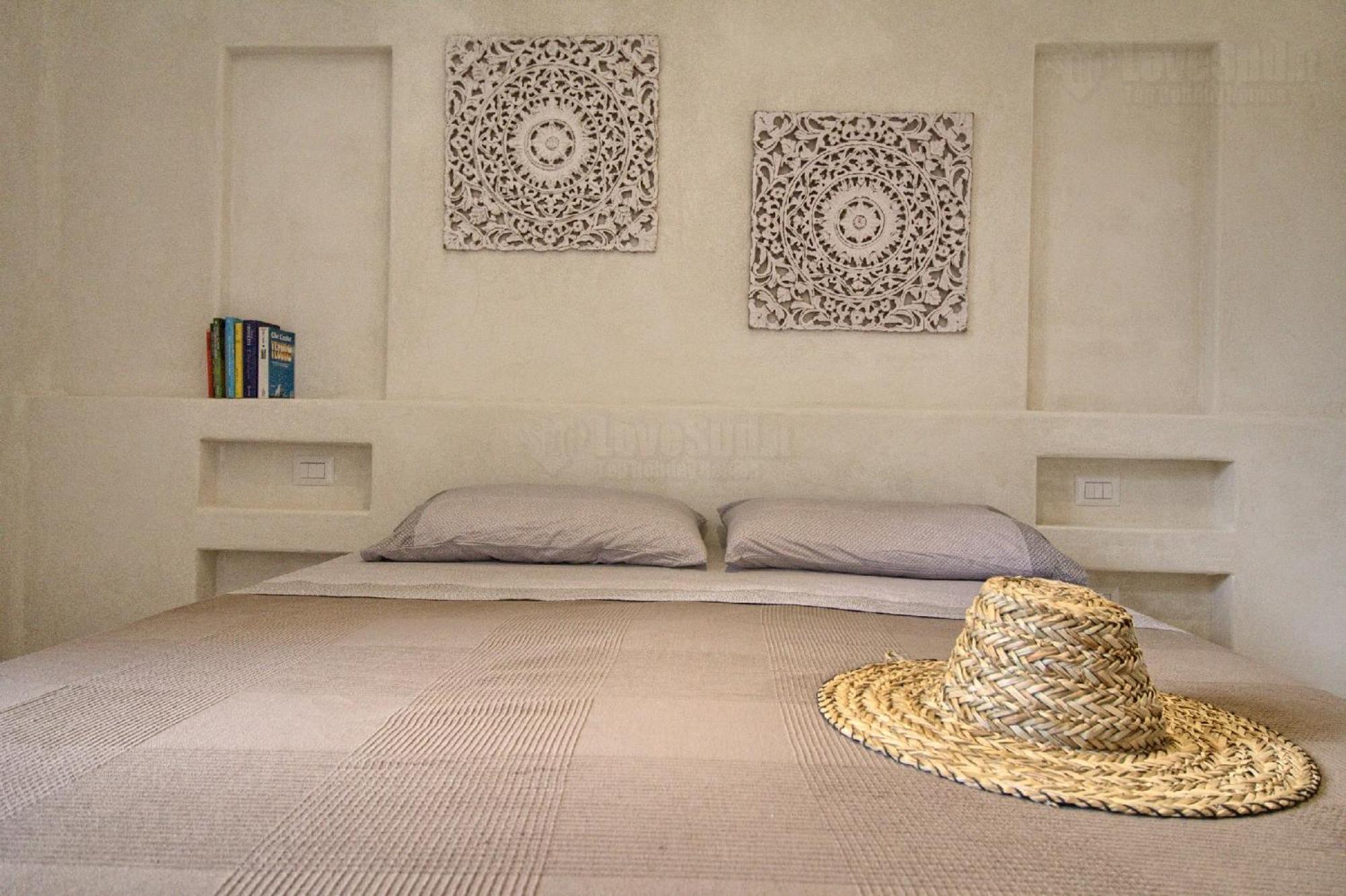 Five-Bedroom House photo 3