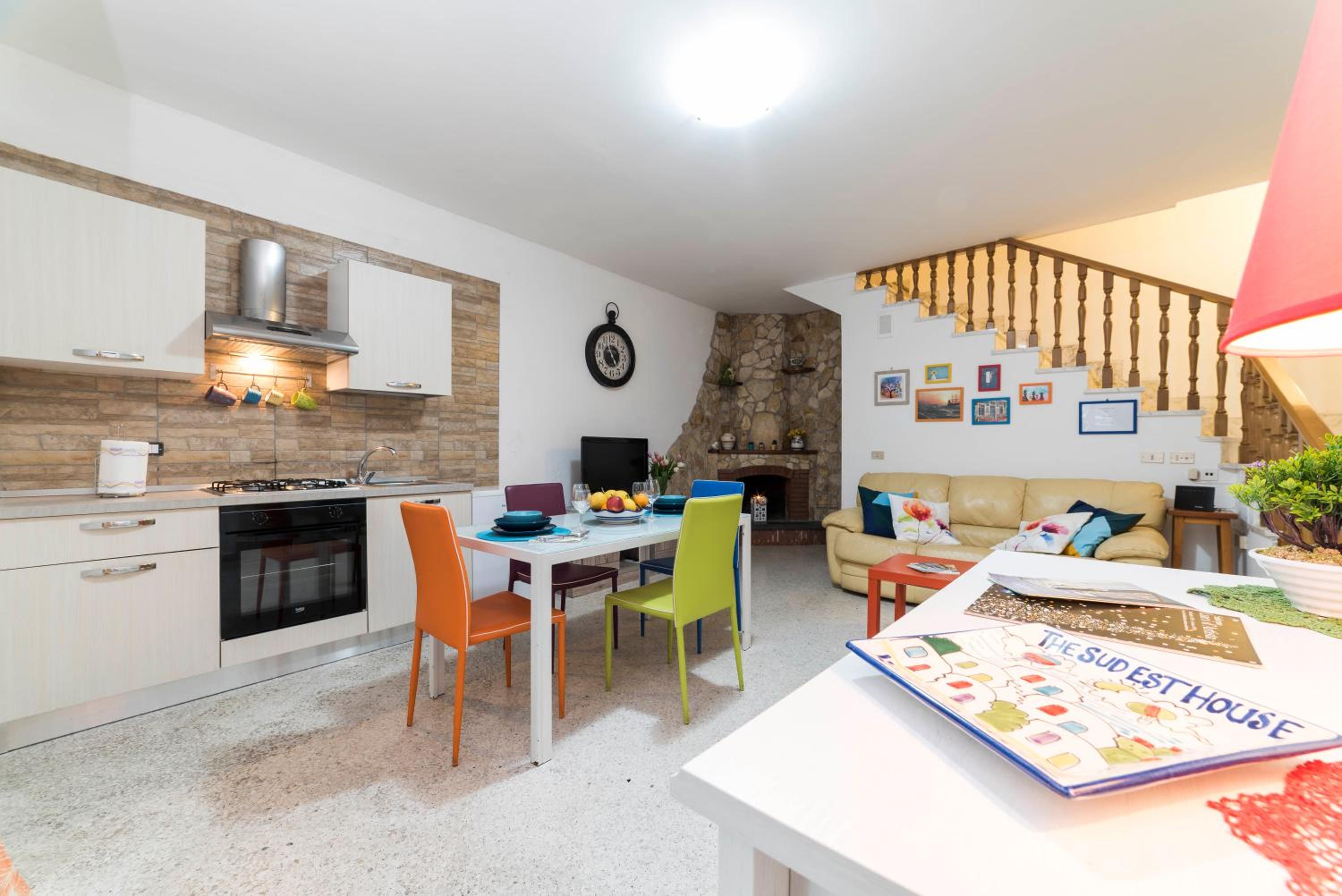 Two-Bedroom House - Split Level - Photo 4