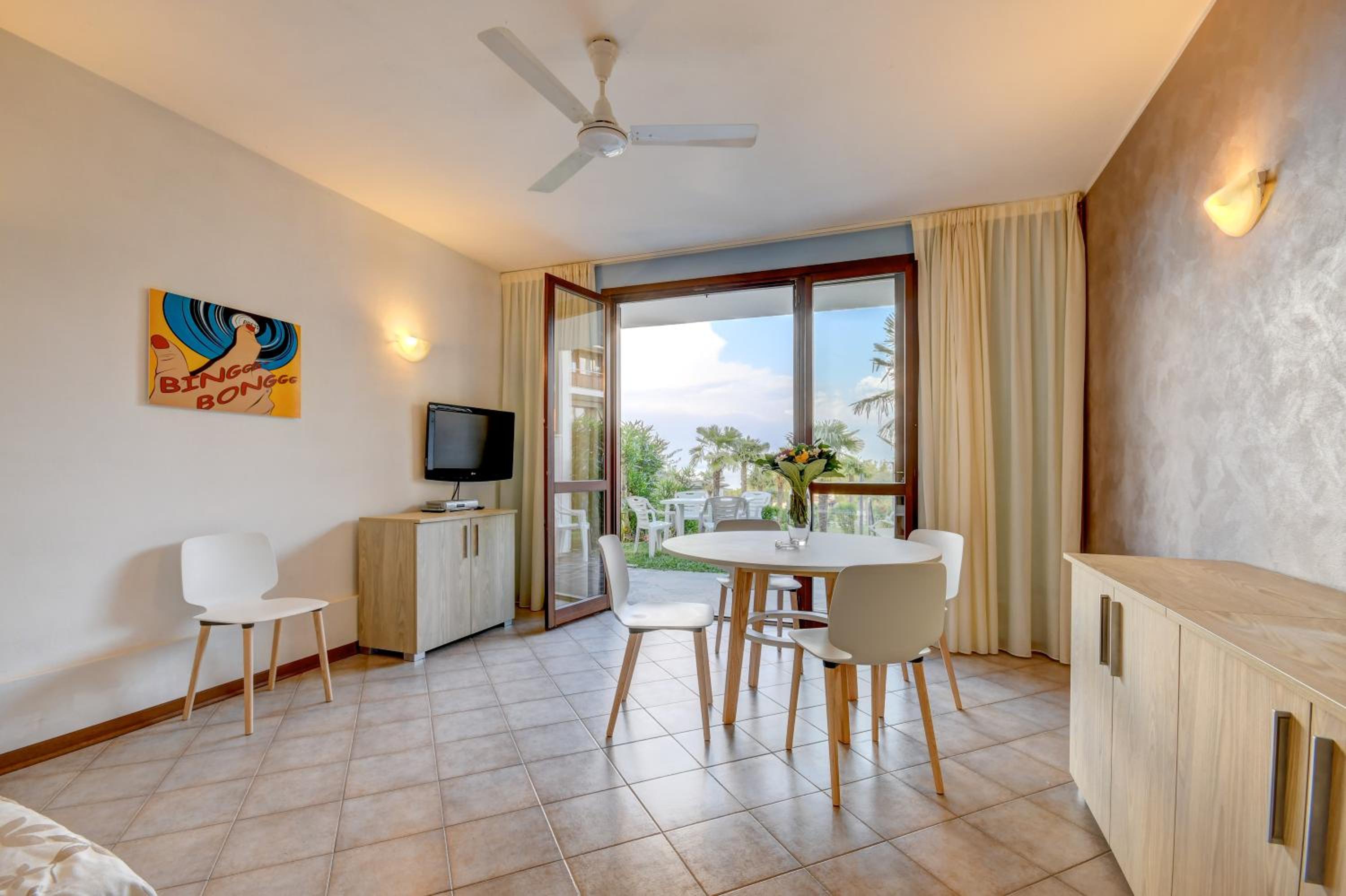 One-Bedroom Apartment (4 Adults) with Balcony or Terrace photo 3
