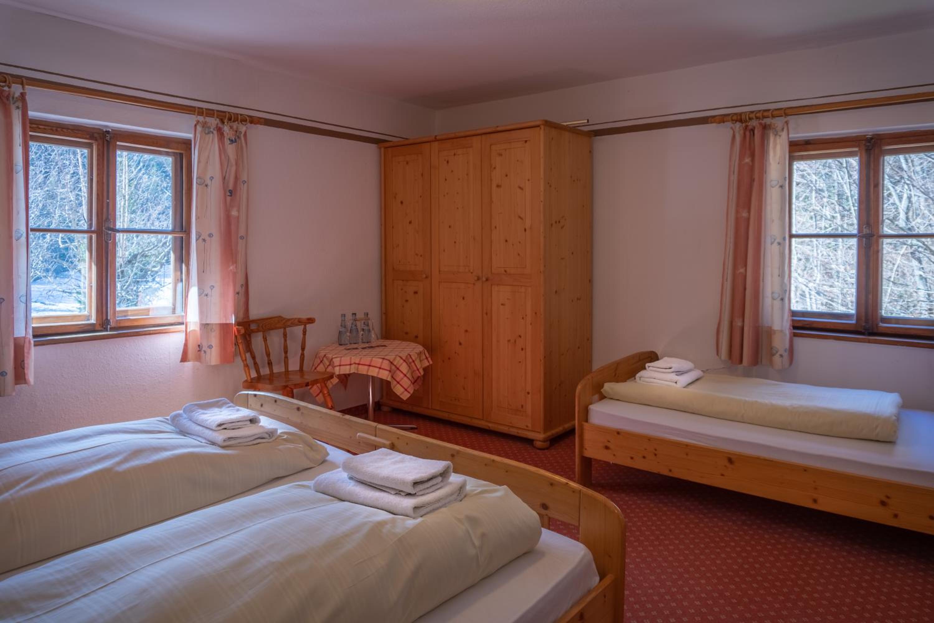 Double Room with Shared Bathroom and Lake View