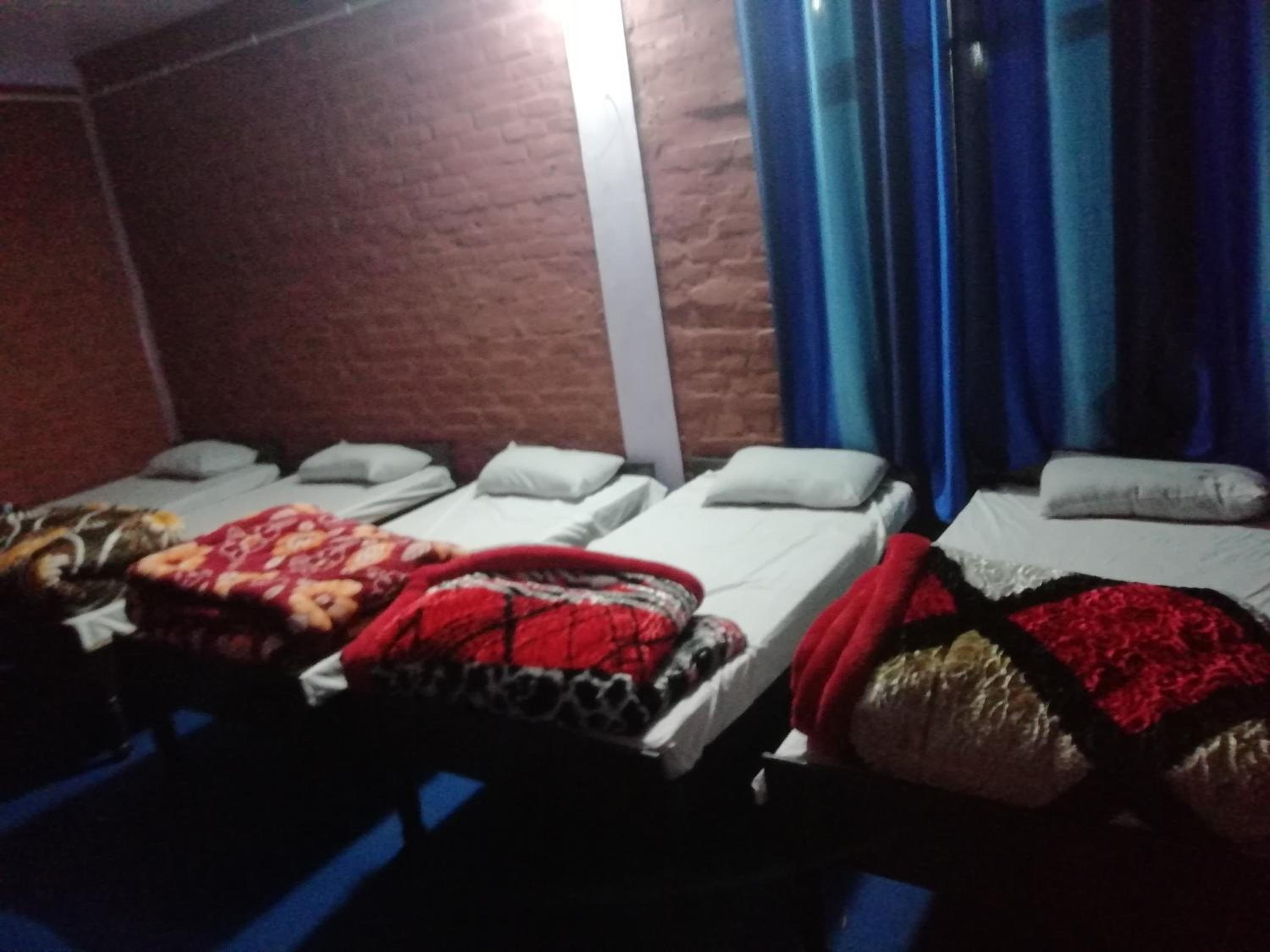 6-Bed Mixed Dormitory Room photo 2