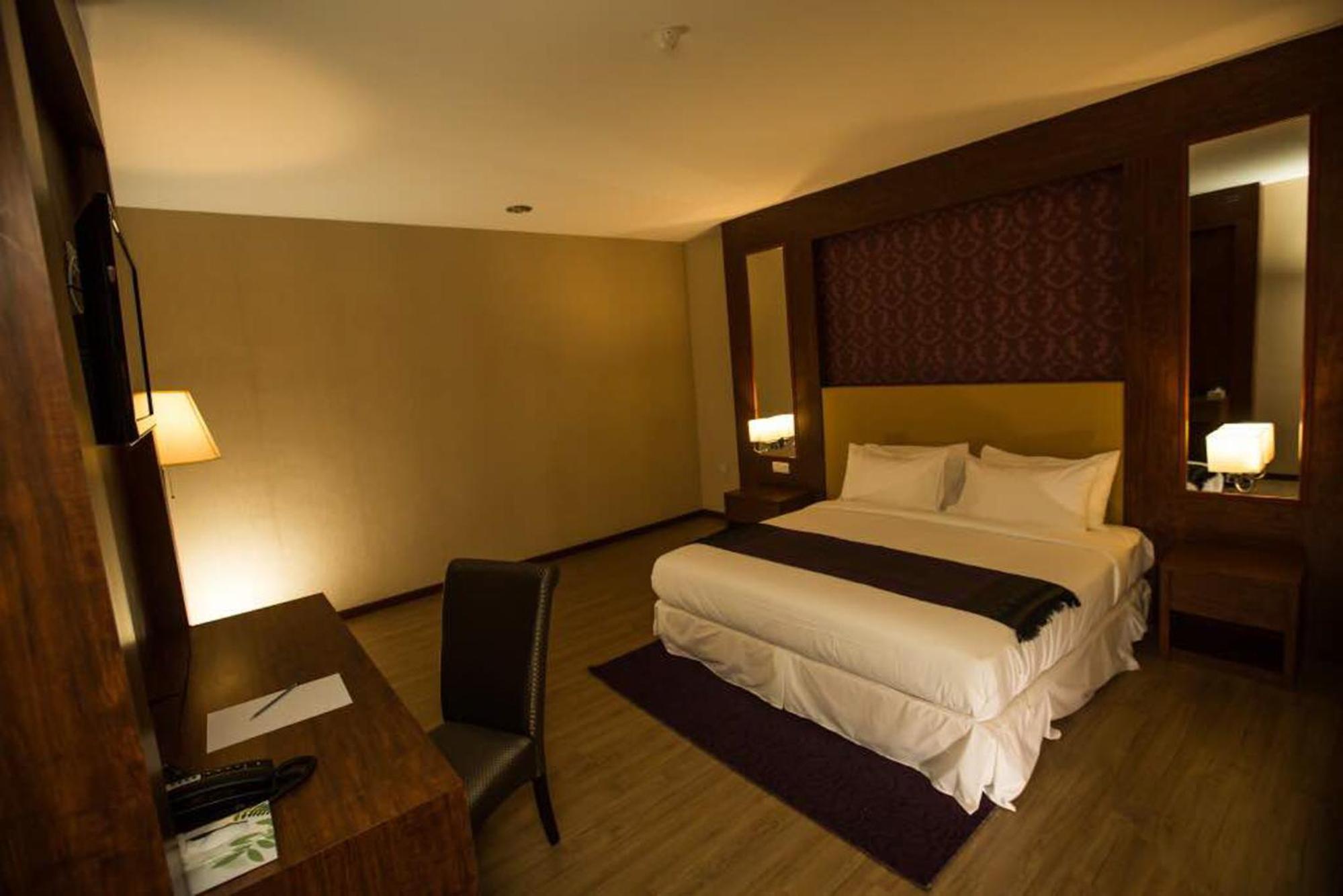 Superior King Room - Photo 3