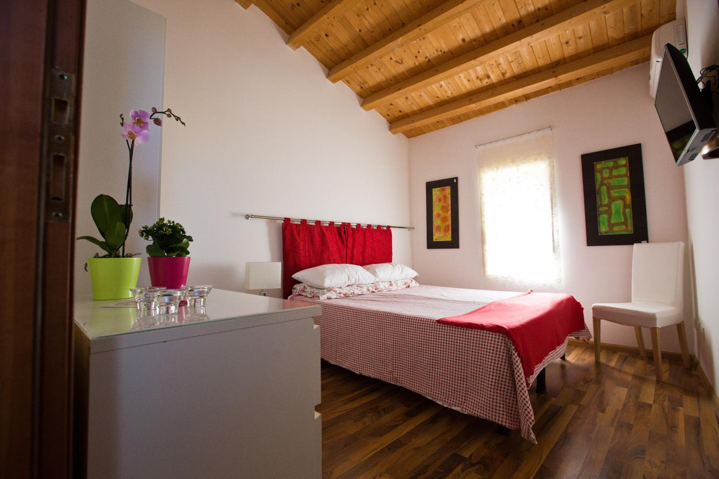 Double or Twin Room with Private External Bathroom photo 1